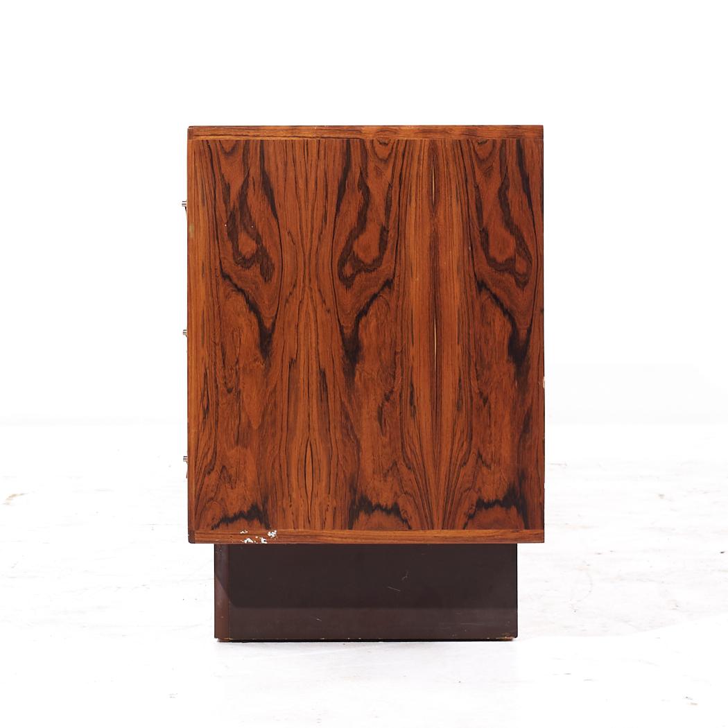 Westnofa Mid Century Danish Rosewood Lowboy Dresser In Good Condition For Sale In Countryside, IL