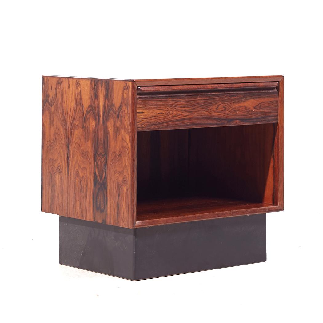 Westnofa Mid Century Danish Rosewood Nightstands In Good Condition For Sale In Countryside, IL