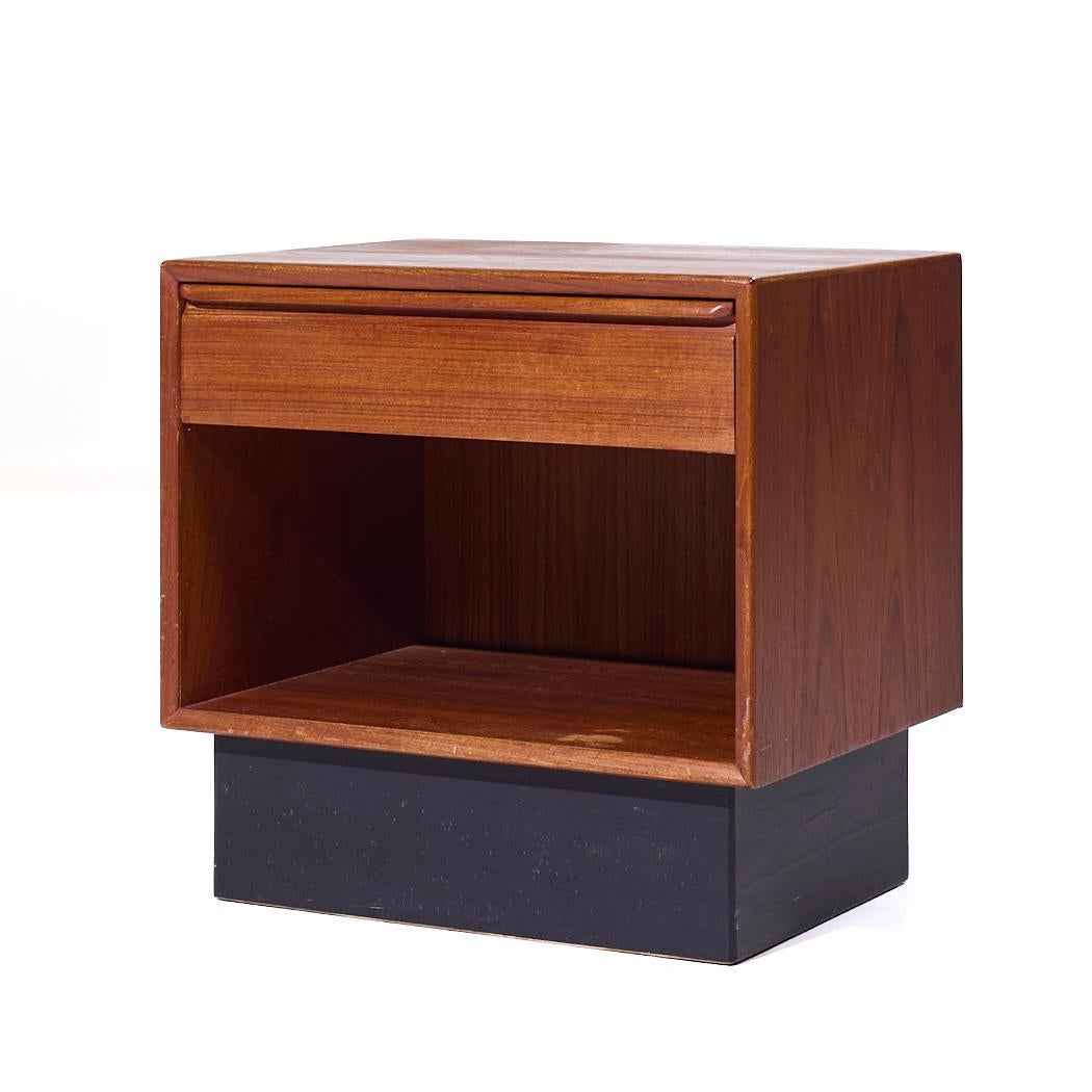 Westnofa Mid Century Danish Teak Single Drawer Nightstand In Good Condition For Sale In Countryside, IL
