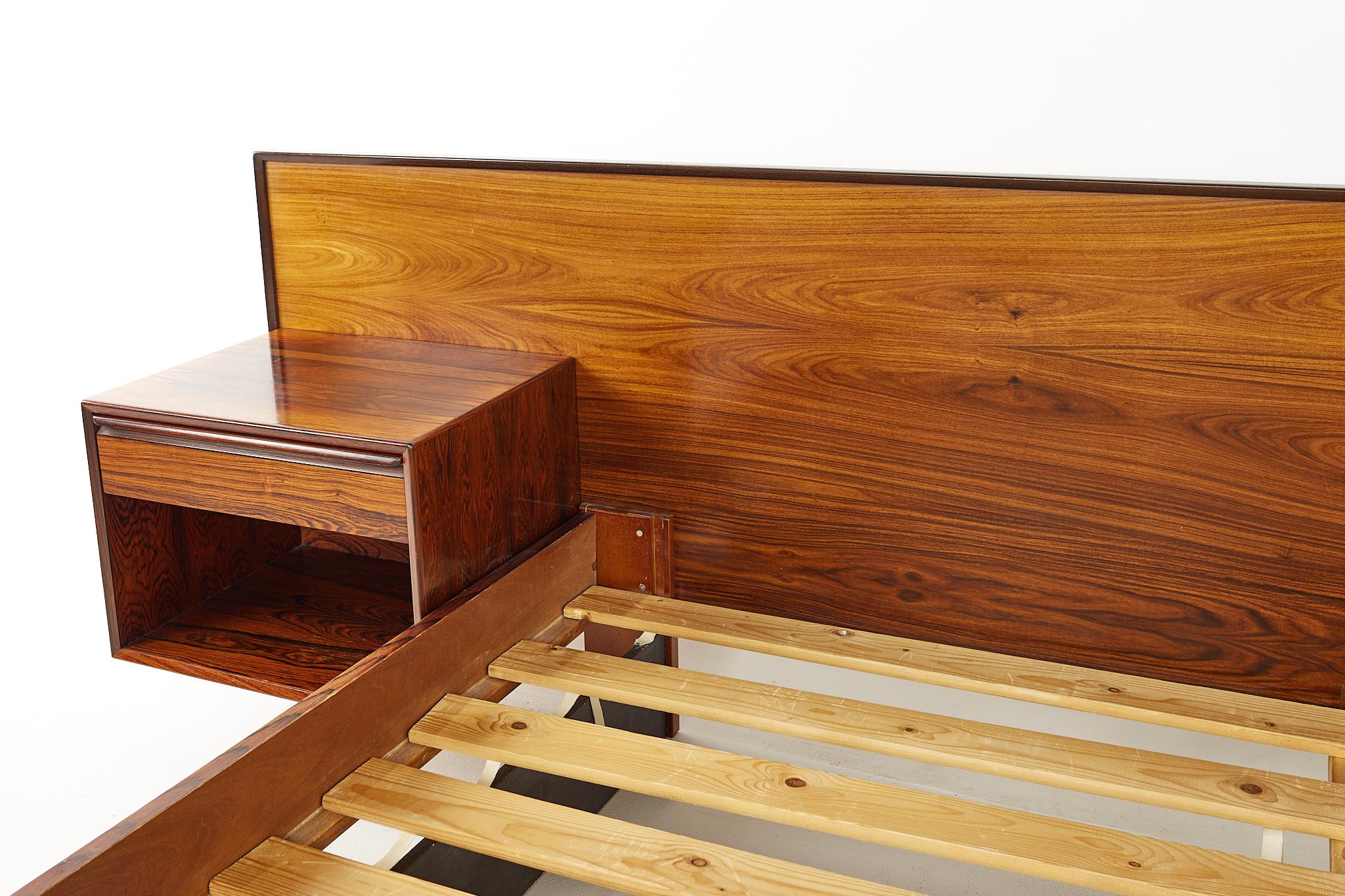 Westnofa Mid Century King Rosewood Bed with Floating Nightstands In Good Condition In Countryside, IL