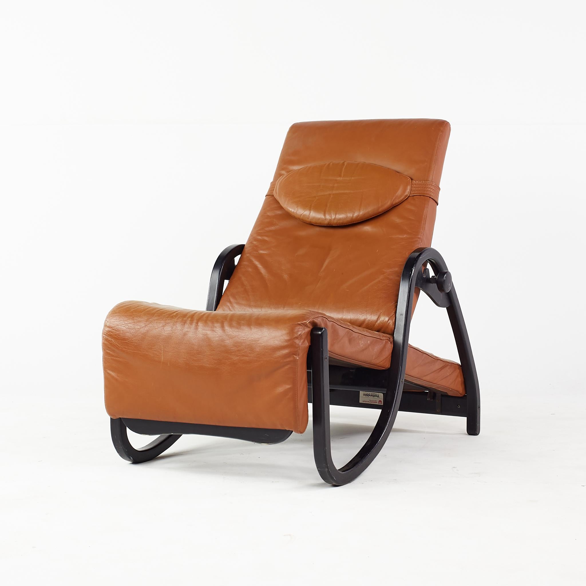 Westnofa Mid Century Leather Reclining Lounge Chairs - Pair In Good Condition In Countryside, IL