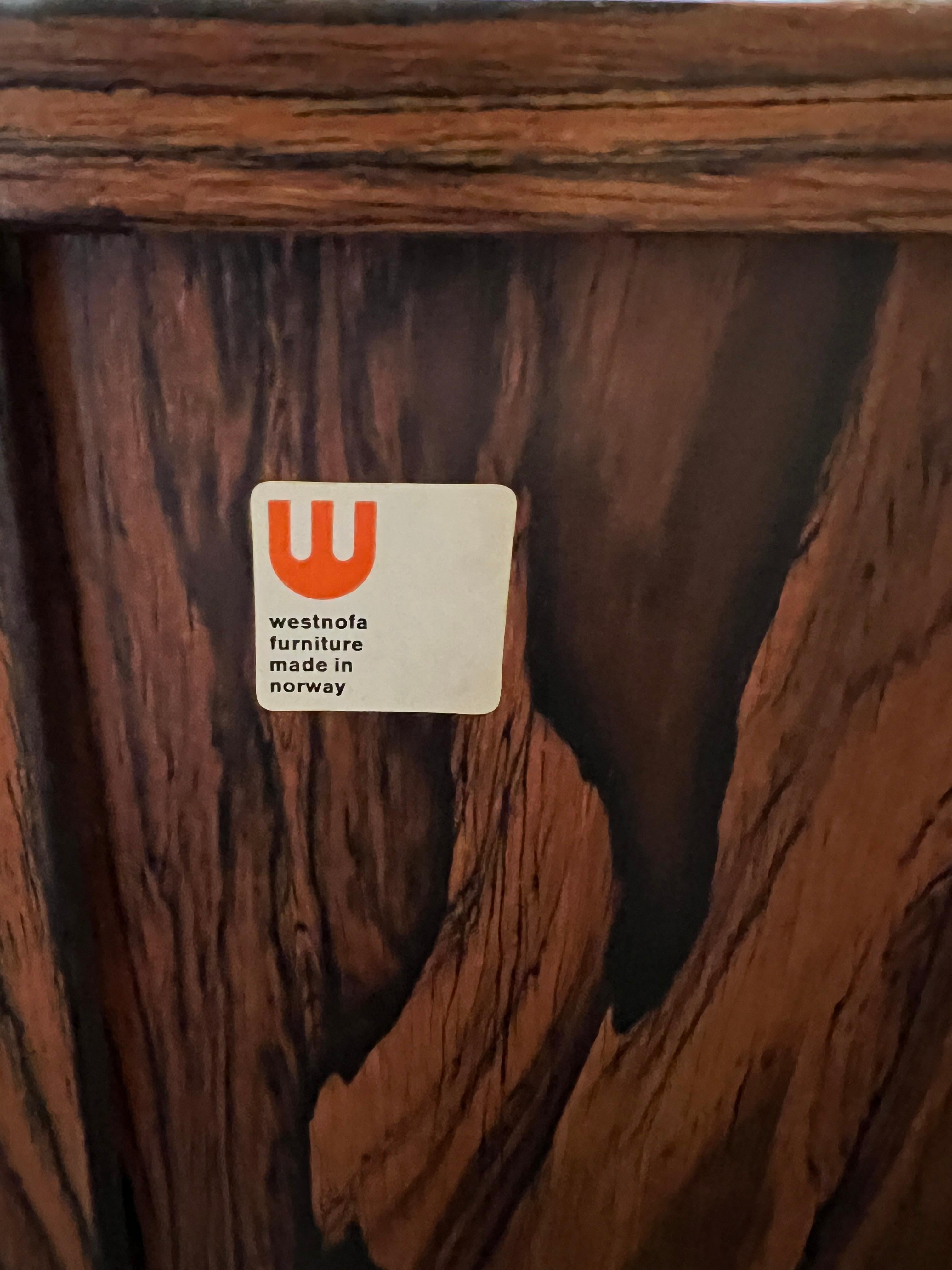 Westnofa - Coffre ou commode en palissandre d'origine danoise, moderne au milieu du siècle dernier en vente 7