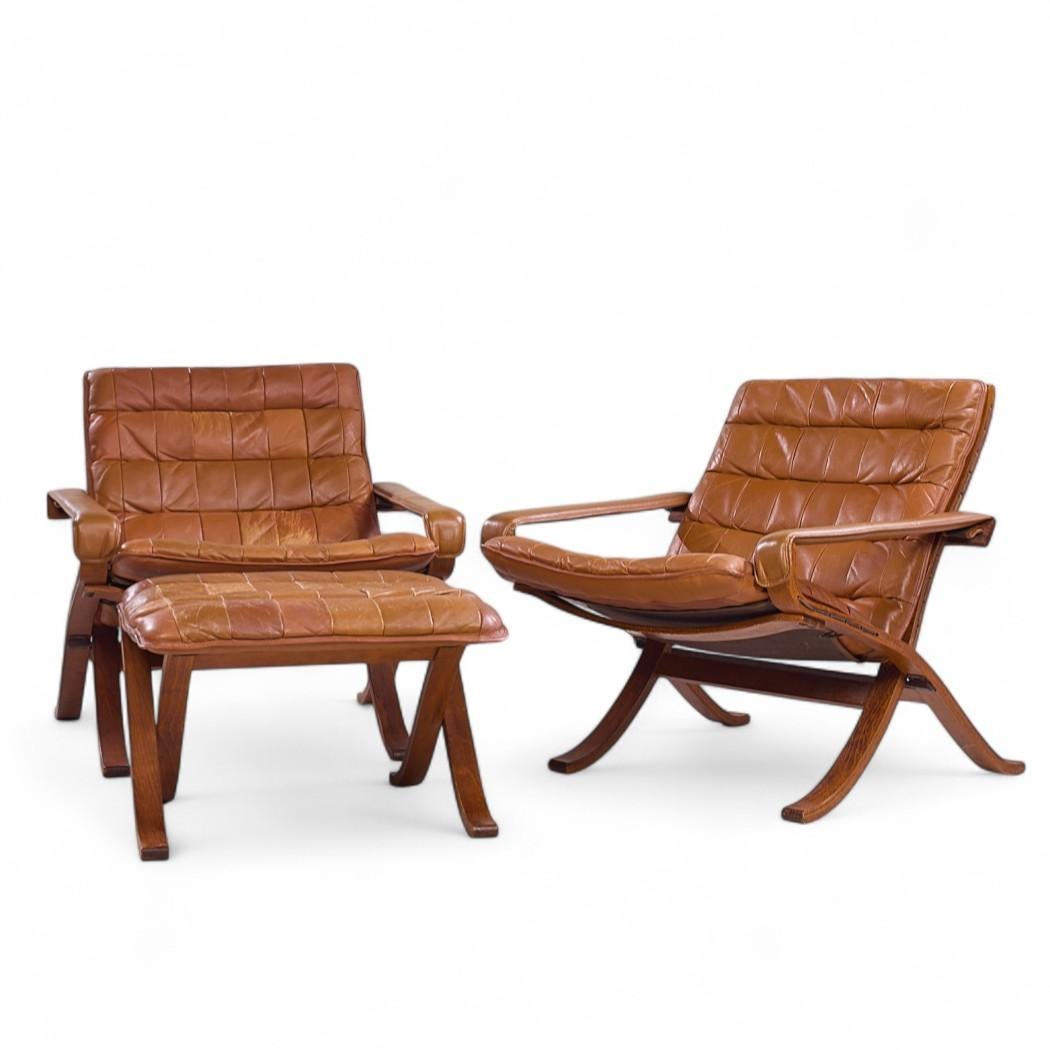 Mid-Century Modern Westnofa Chaises longues norvégiennes du milieu du siècle en bentwood et cuir - Paire en vente
