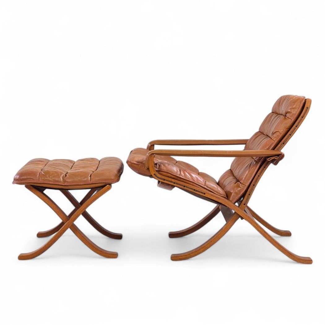 Cuir Westnofa Chaises longues norvégiennes du milieu du siècle en bentwood et cuir - Paire en vente
