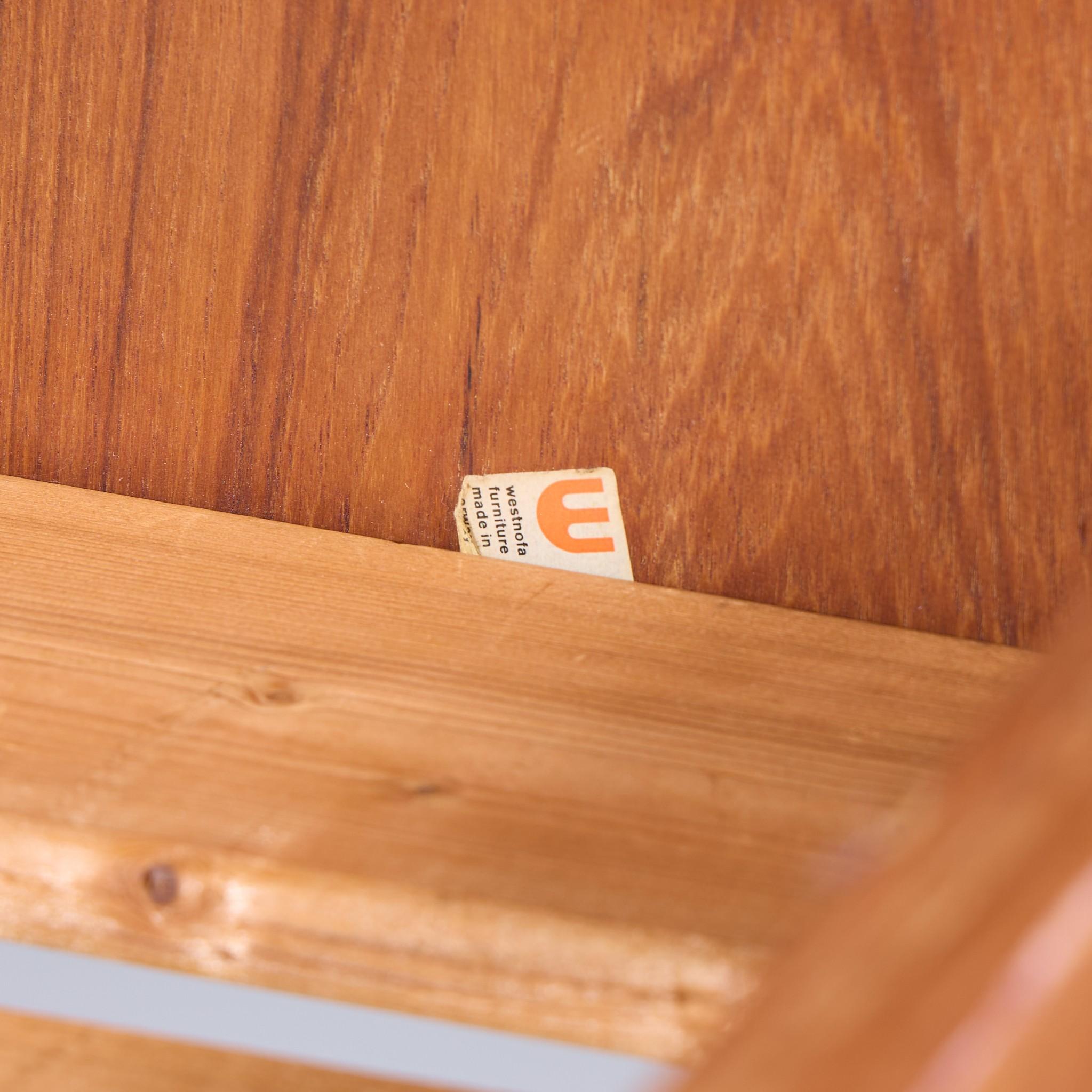 Litera de teca noruega Westnofa Mid Century en venta 1