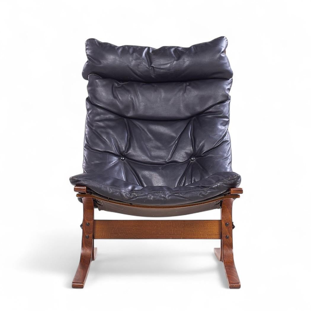 Sillas de salón Westnofa Mid Century Siesta Norwegian de madera curvada y cuero - Pareja en Bueno estado para la venta en Countryside, IL