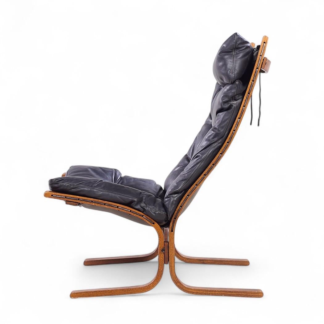 Sillas de salón Westnofa Mid Century Siesta Norwegian de madera curvada y cuero - Pareja Cuero en venta