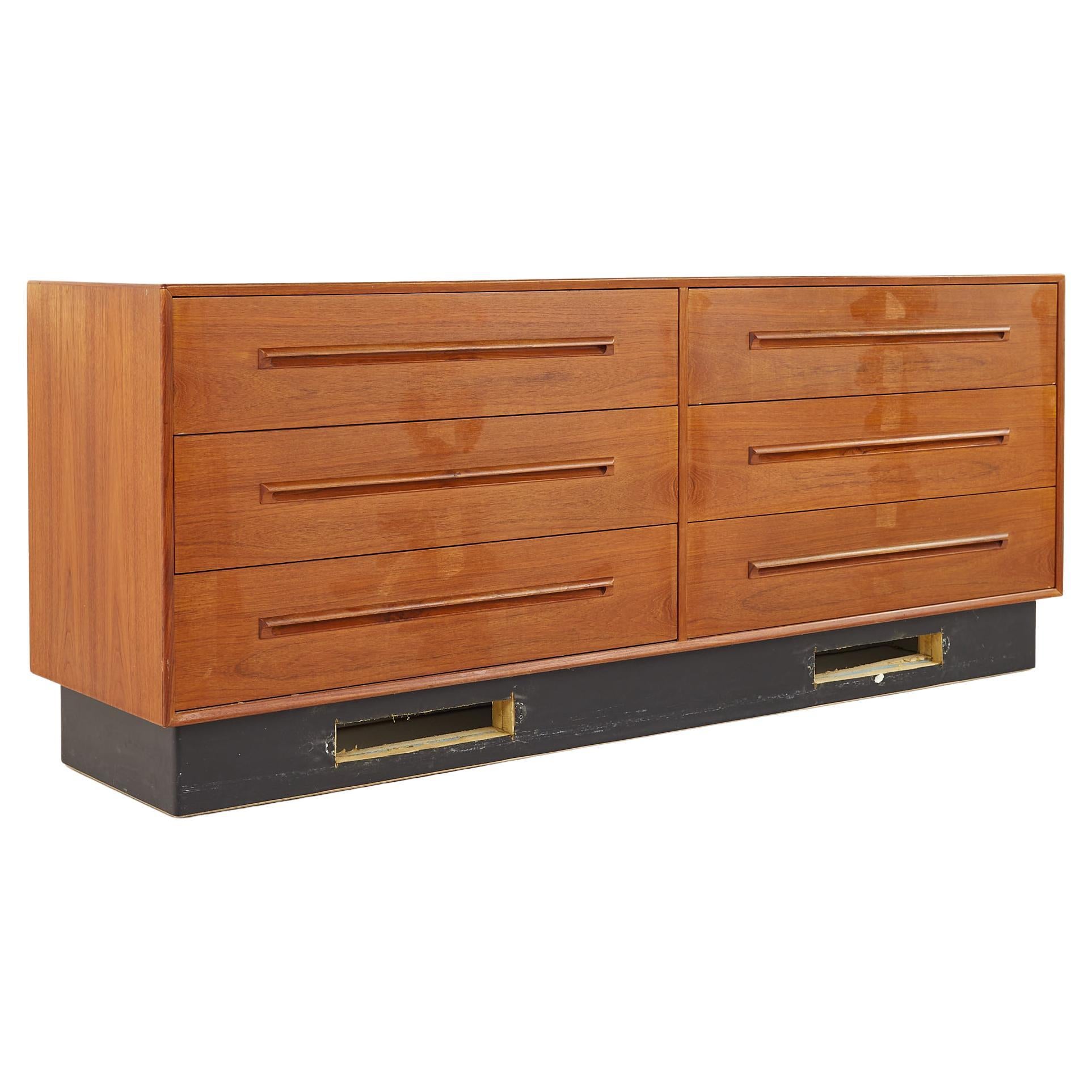 Westnofa Mid Century Teck 6 Drawer Lowboy Dresser en vente