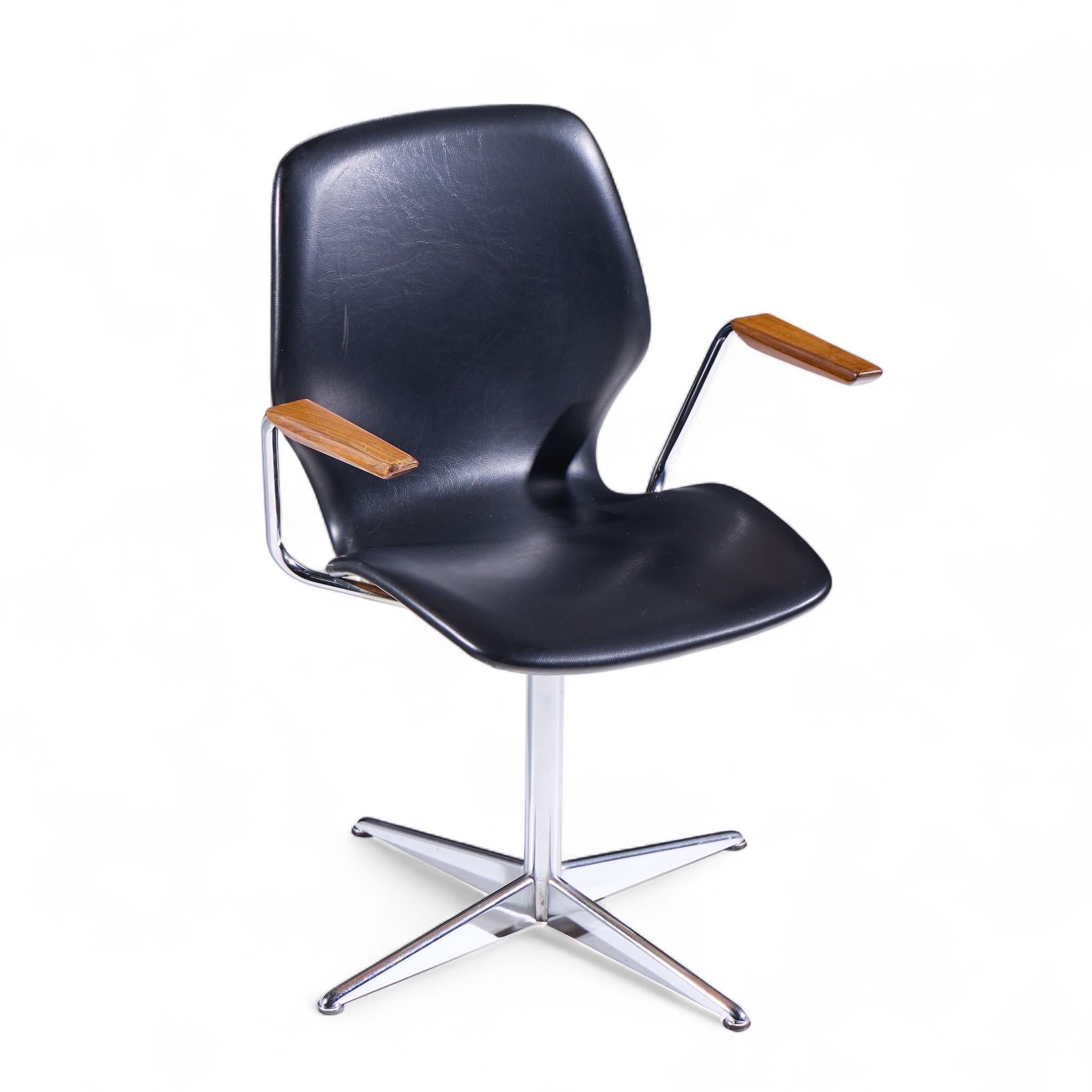 Westnofa Chaise pivotante en teck et chrome du milieu du siècle en vente 2