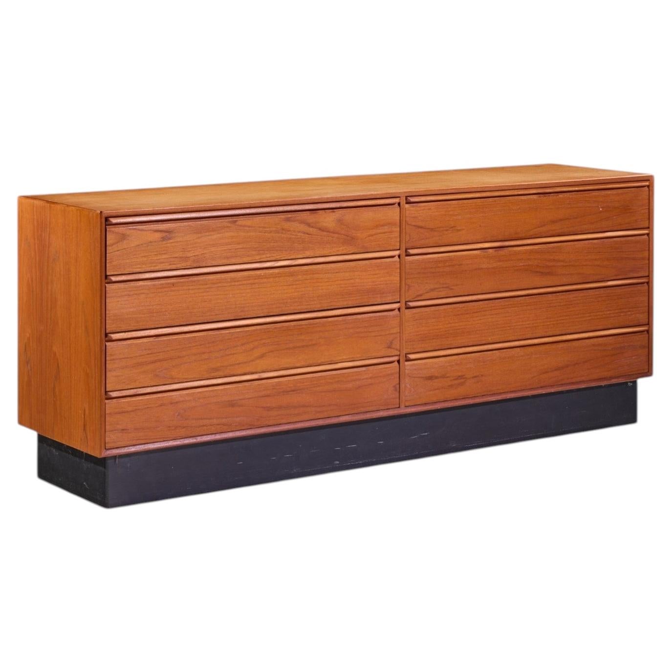 Cómoda baja de 8 cajones Westnofa Mid Century Teka Noruega