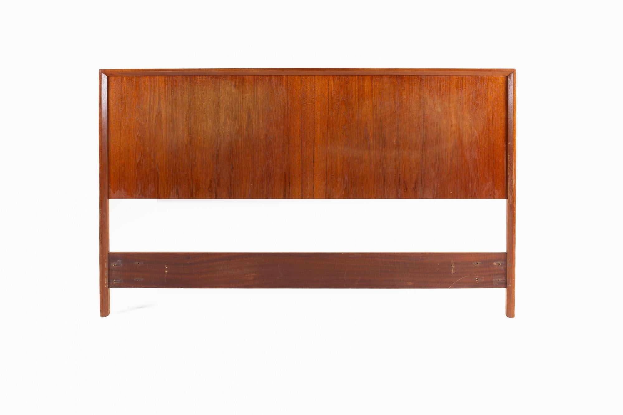 Westnofa mid-century teak queen headboard

The headboard measures: 62 wide x 1.5 deep x 37 inches high

All pieces of furniture can be had in what we call restored vintage condition. That means the piece is restored upon purchase so it’s free of