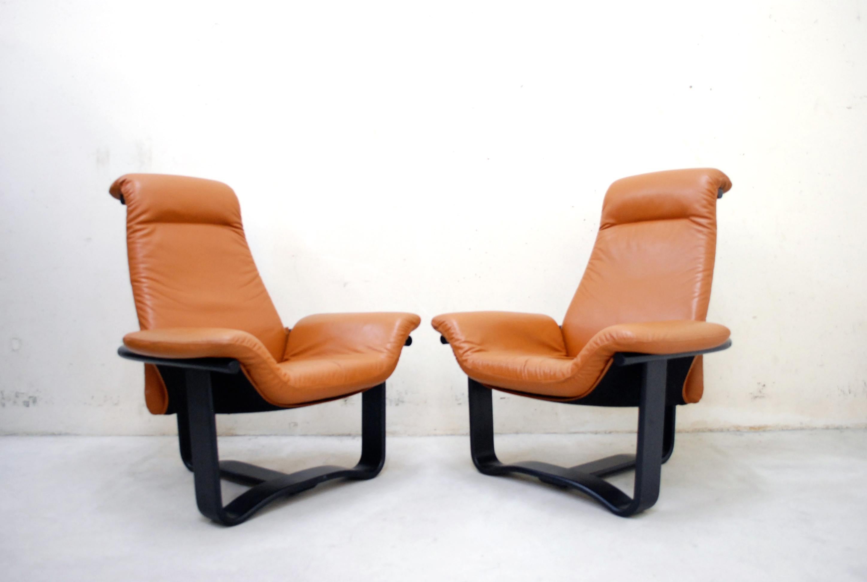 This 'Manta' lounge chair were designed by Ingmar Relling during the 1970s and were produced by Westnofa in Norway.
They are made from cognac aniline leather on a black bentwood frame.
In an excellent vintage condition.

Price for 1 chair.
We