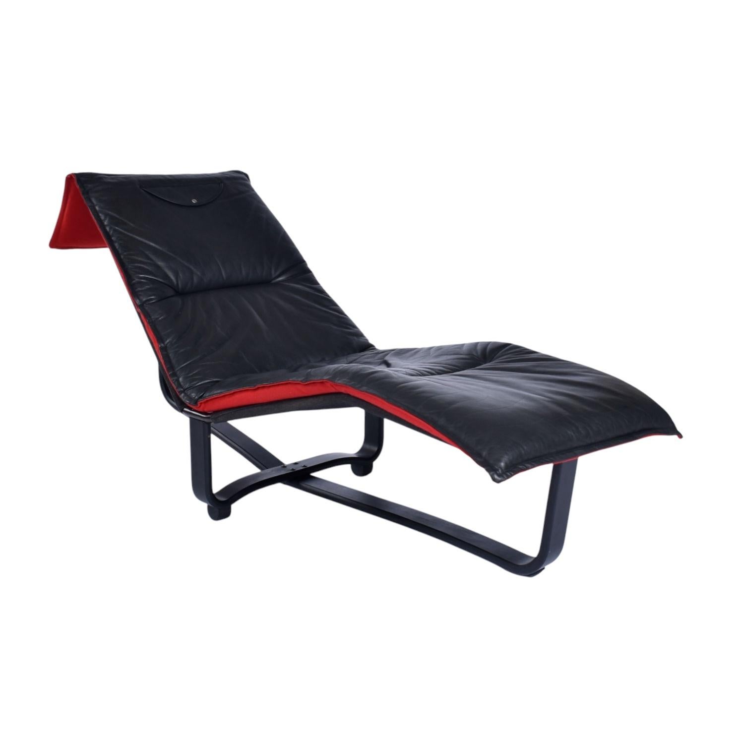 Westnofa Norwegian Black Leather and Red Wool Reversible Chaise Lounge For Sale 5