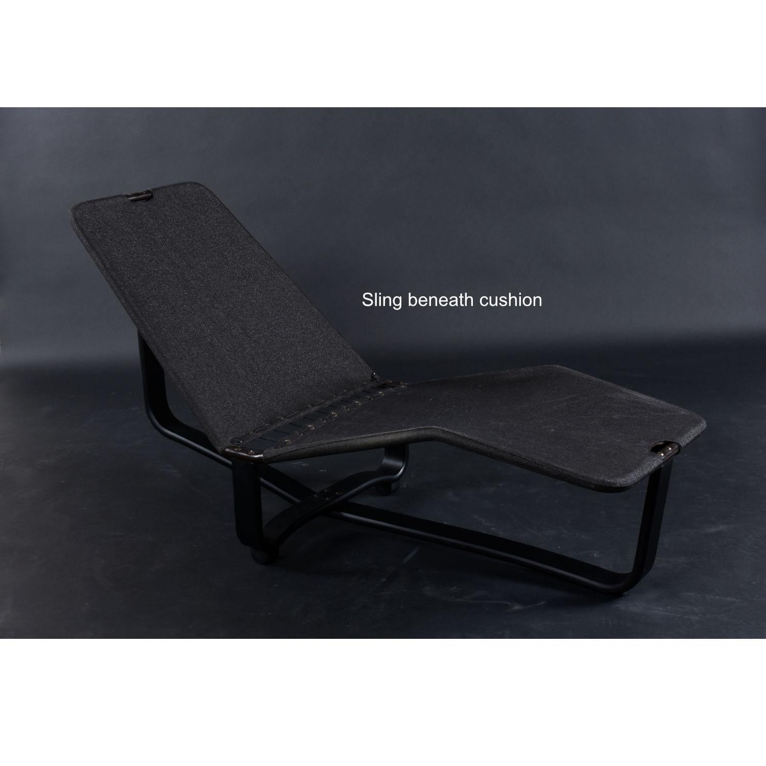 Westnofa Wende-Sessel aus schwarzem Leder und roter Wolle, Norwegisch im Angebot 1