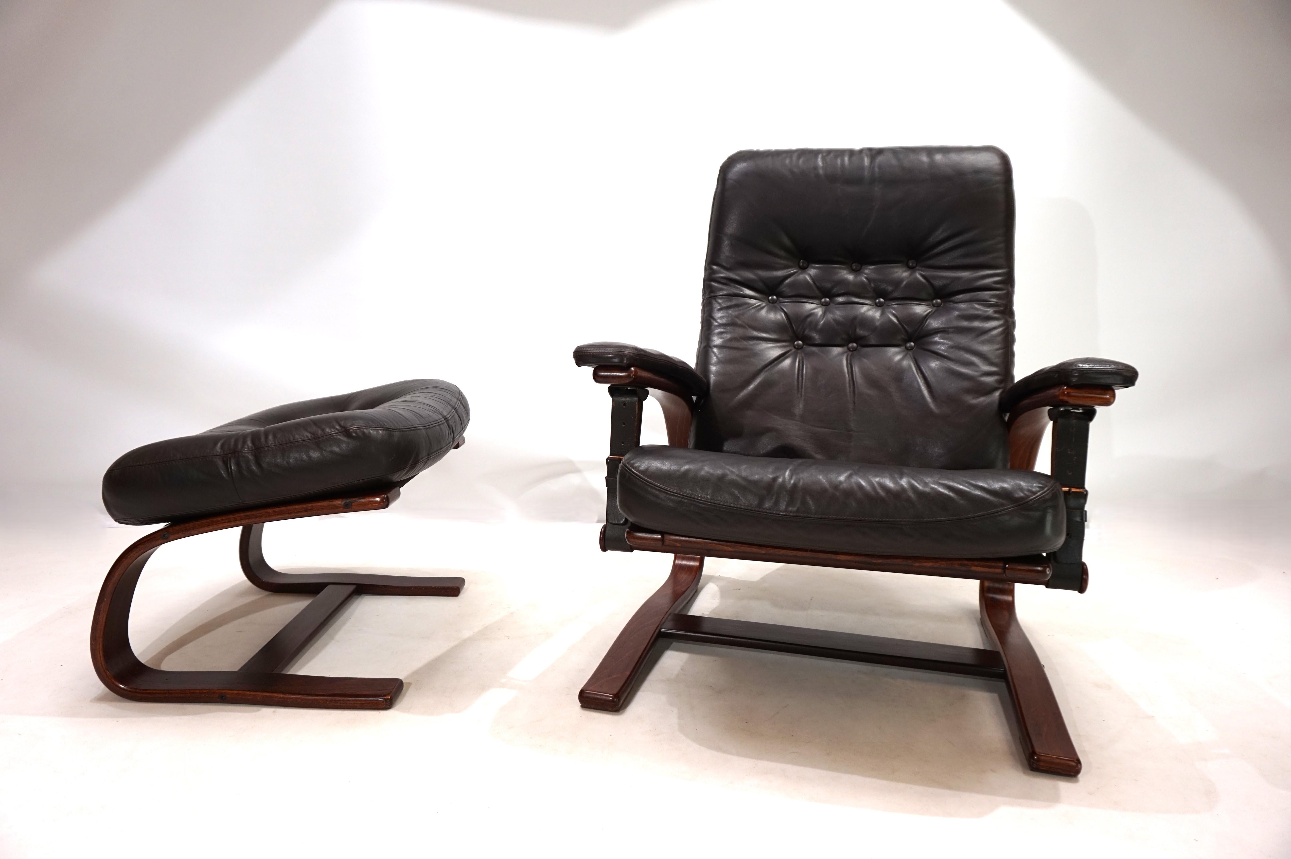 Mid-20th Century Westnofa Panter leather lounge chair with ottoman by Arnt Lande, 1970
