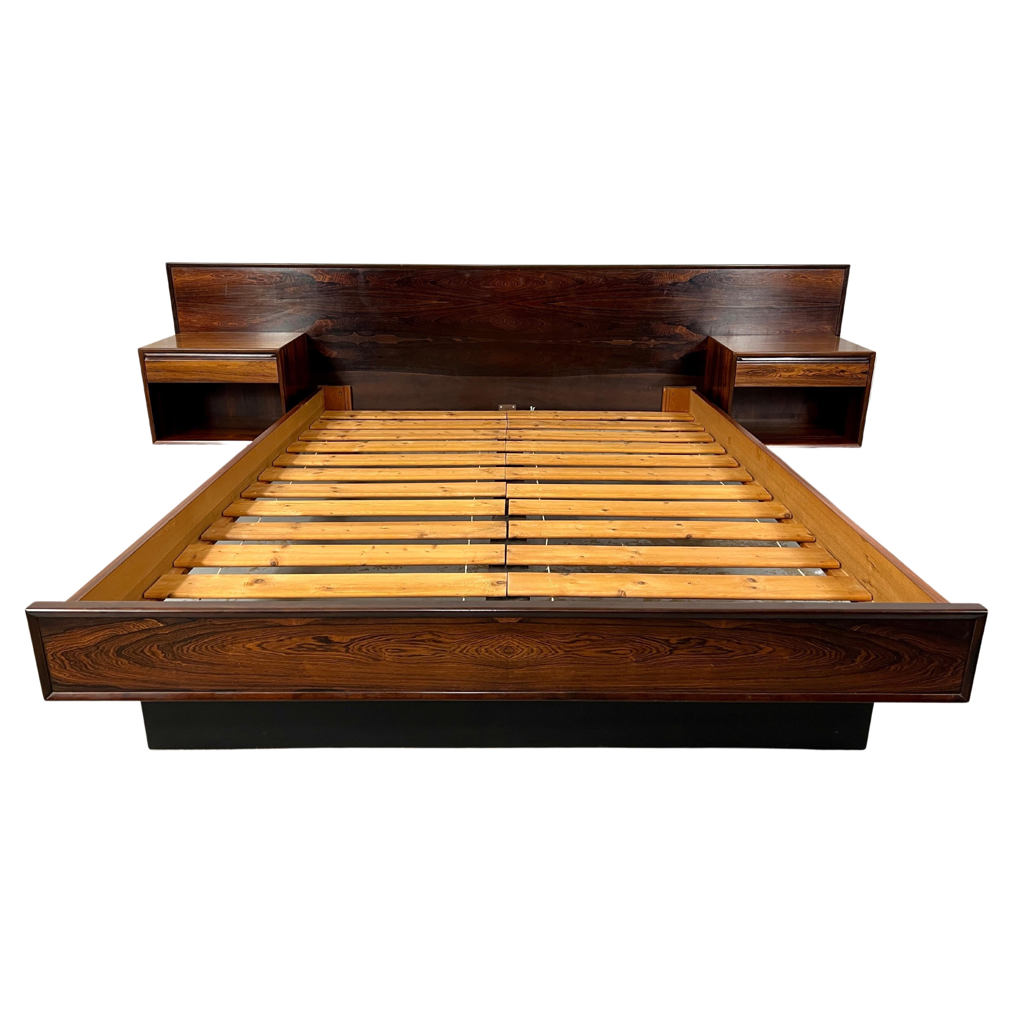 Westnofa Schwebende Bett- und Nachttische aus Palisanderholz- Queen Size  im Angebot