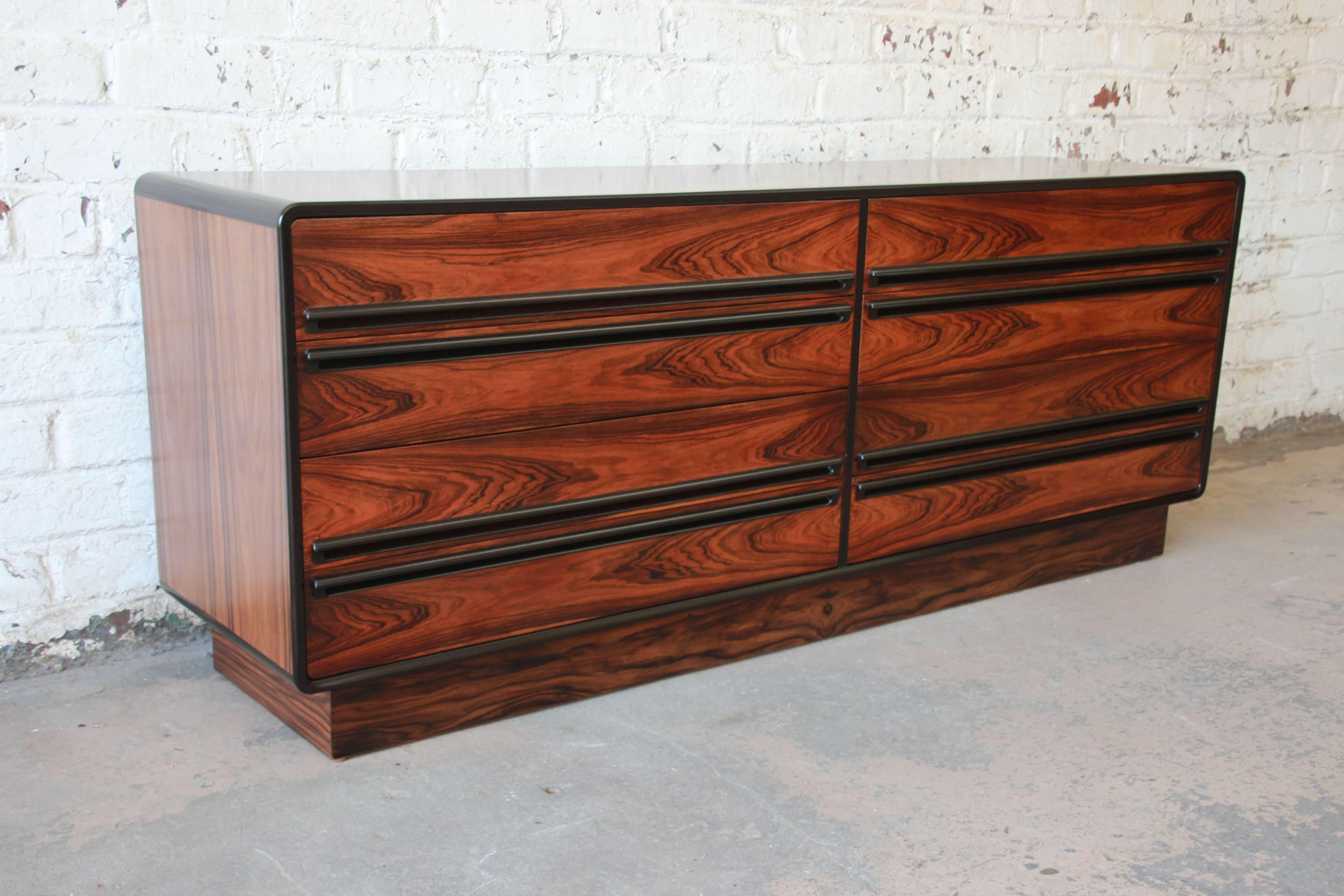 Westnofa Scandinavian Modern Rosewood Long Dresser In Good Condition In South Bend, IN