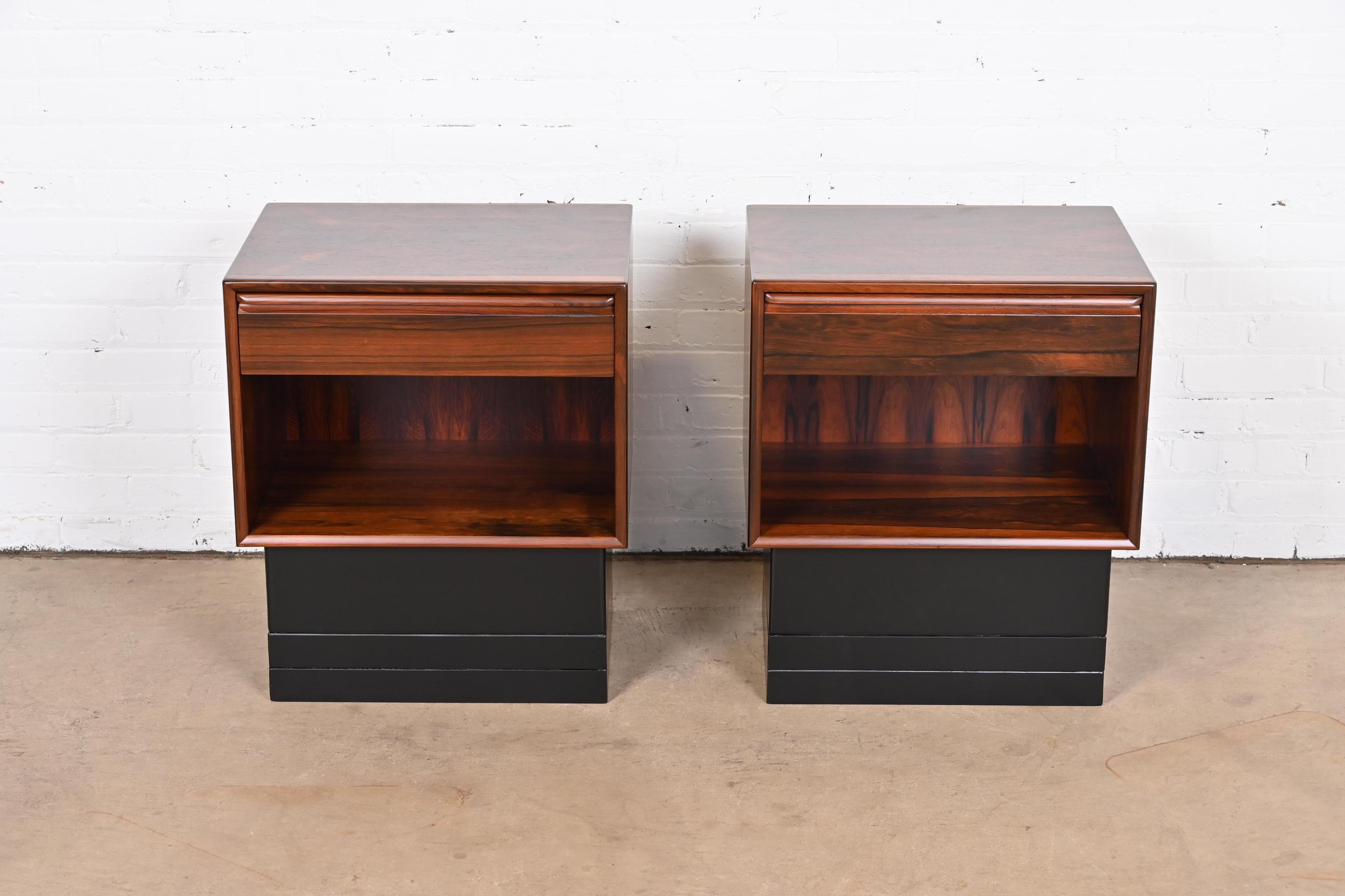 A gorgeous pair of mid-century Scandinavian Modern nightstands or end tables

By Westnofa Furniture

Norway, 1960s

Stunning book-matched rosewood, with black lacquered plinth base.

Measures: 20.5