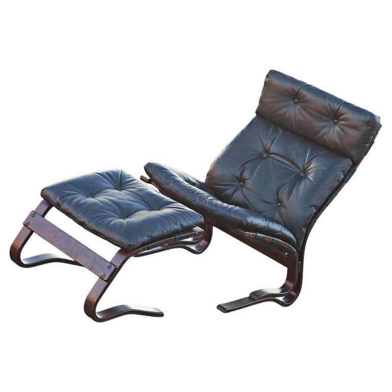 Westnofa Scandinavian rosewood lounge chair & ottoman by Ingmar Relling

A Mid-Century Modern lounge chair and ottoman made in Norway by Westnofa. Rosewood bentwood frames with black leather cushions. 

It's nice early example of Ingmar