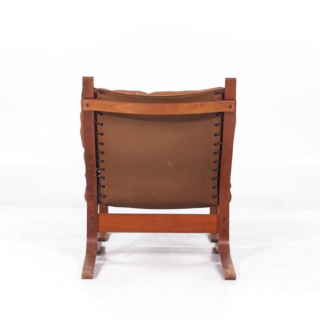 Westnofa Siesta Mid Century Bentwood and Leather Lounge Chair and Ottoman In Good Condition In Countryside, IL