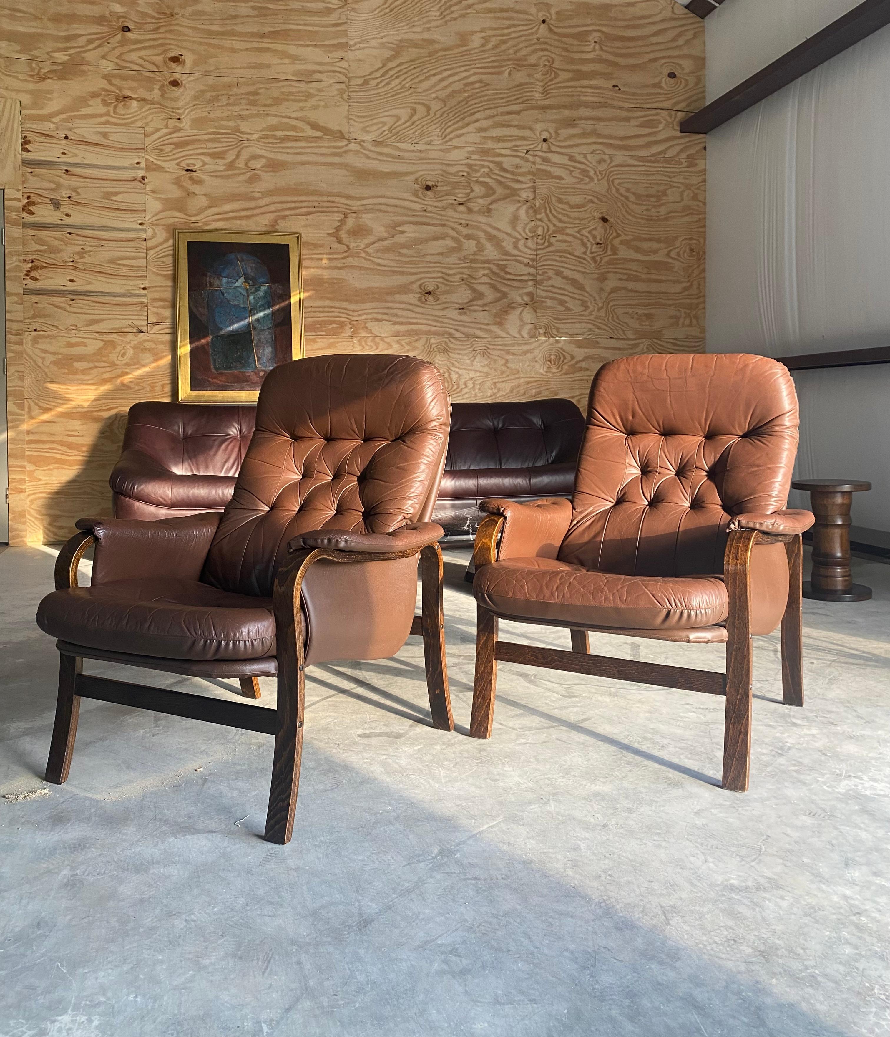 Westnofa-Style Leather Bentwood Lounge Chairs, A Pair en venta 3