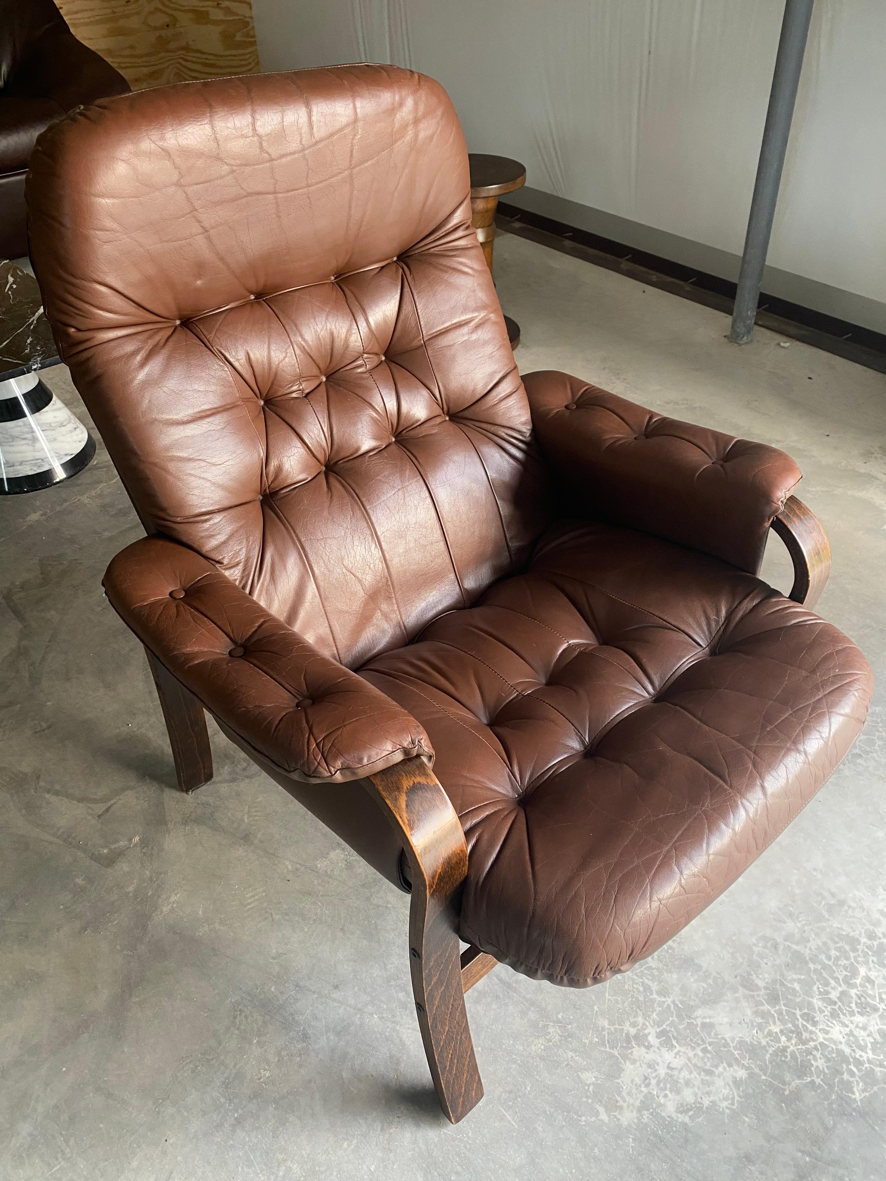 Westnofa-Style Leather Bentwood Lounge Chairs, A Pair en venta 6