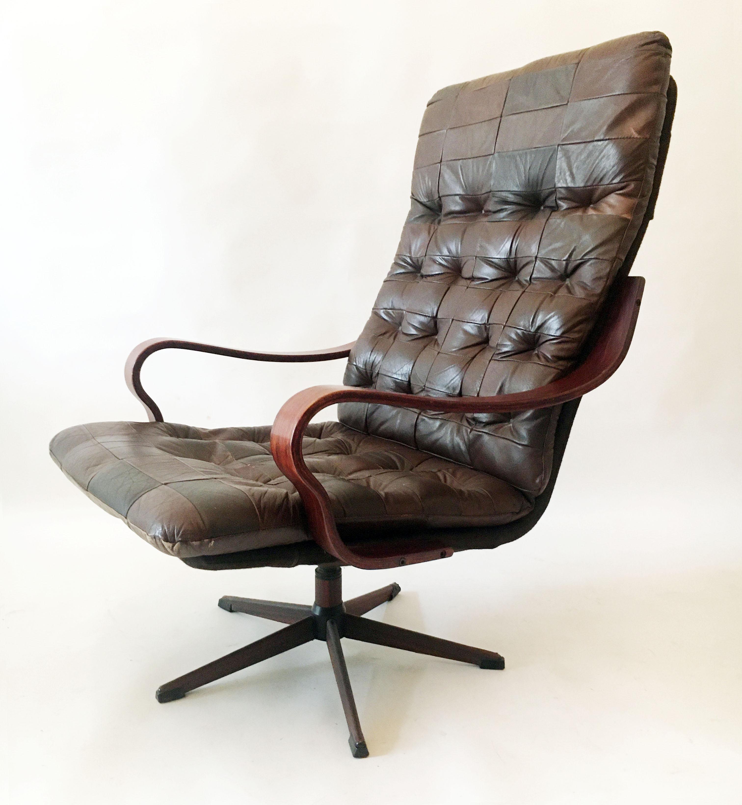 Sedie da salotto girevoli con schienale alto Westnova Pelle patchwork, una coppia, Norvegia, 1970 in vendita 1