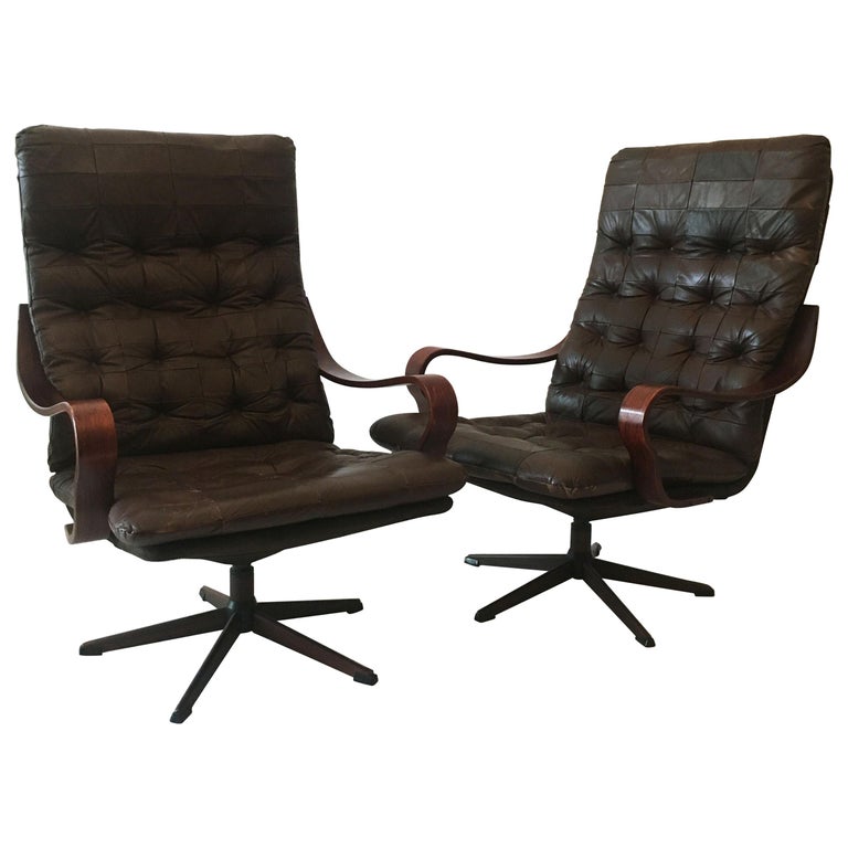 Westnova High Back Swivel Lounge Chairs Patchwork Leather, a Pair, Norway, 1970 For Sale at