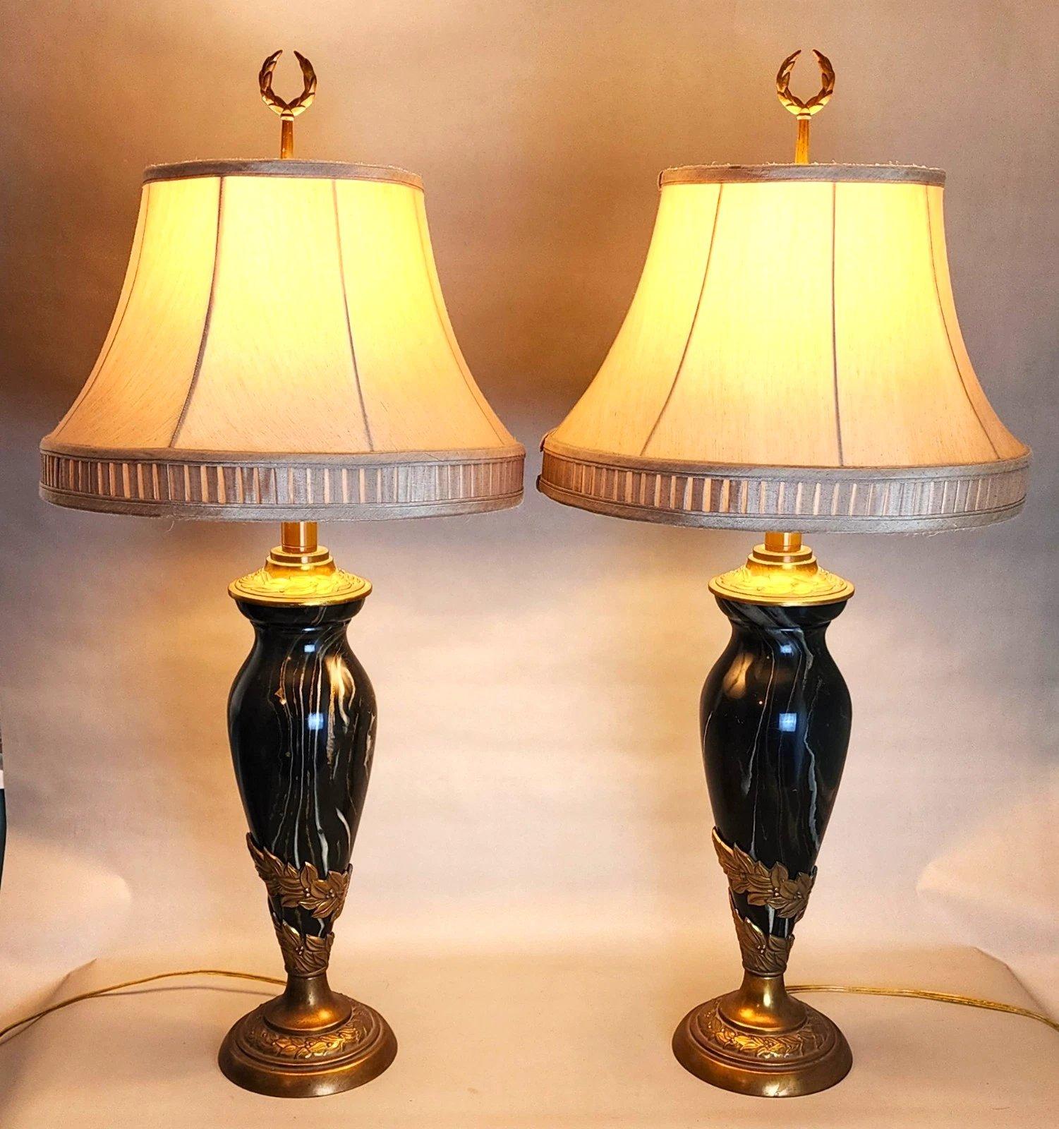 Pour une description complète de l'article, cliquez sur Plus de détails ci-dessous.

L'une de nos récentes acquisitions d'objets d'art de Palm Beach est une collection d'objets d'art d'une valeur de 1,5 million d'euros.
Paire de lampes de table
