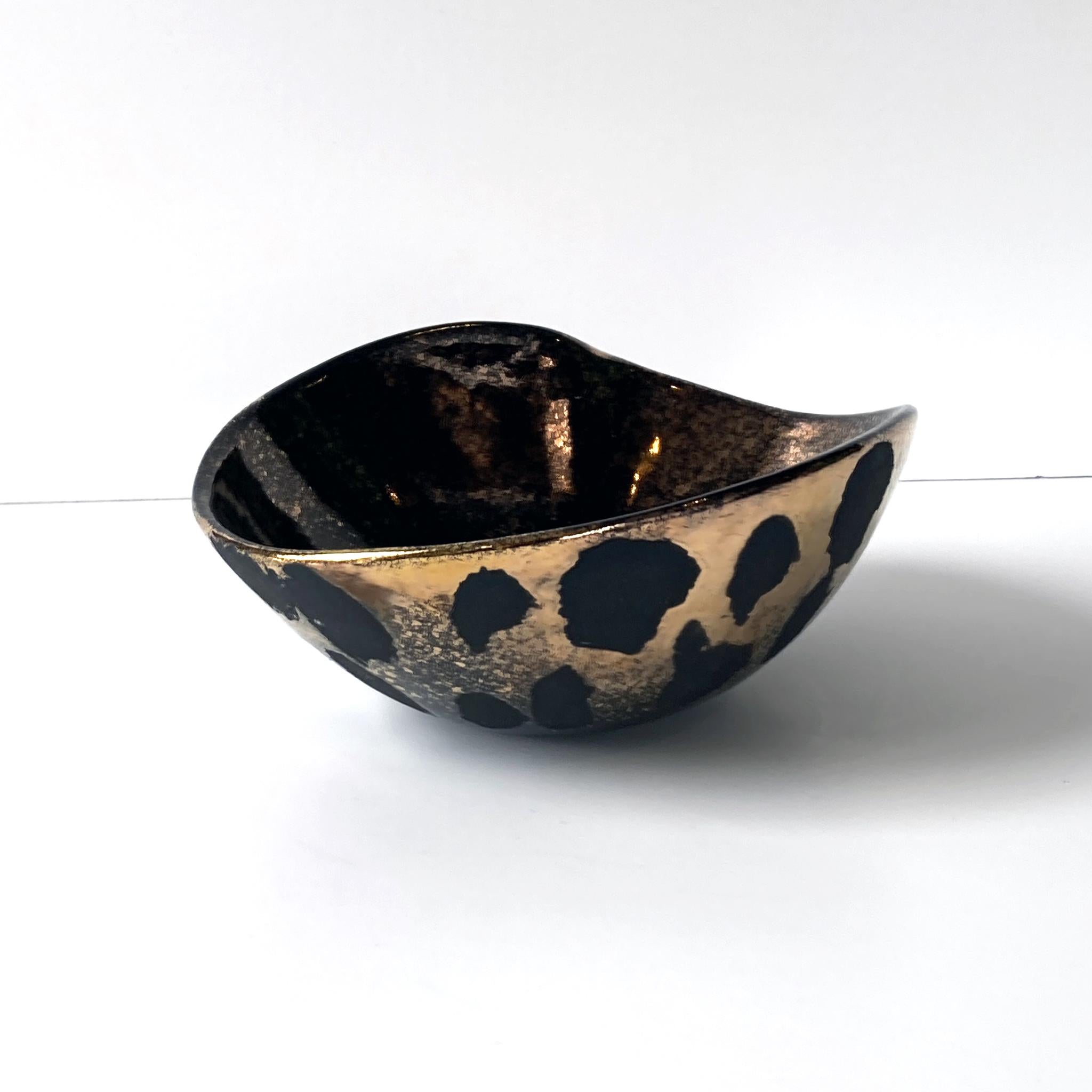 Hand-Crafted Westwood Ware California Pottery Ceramic Bowl Centerpiece, Gold and Black Dots For Sale