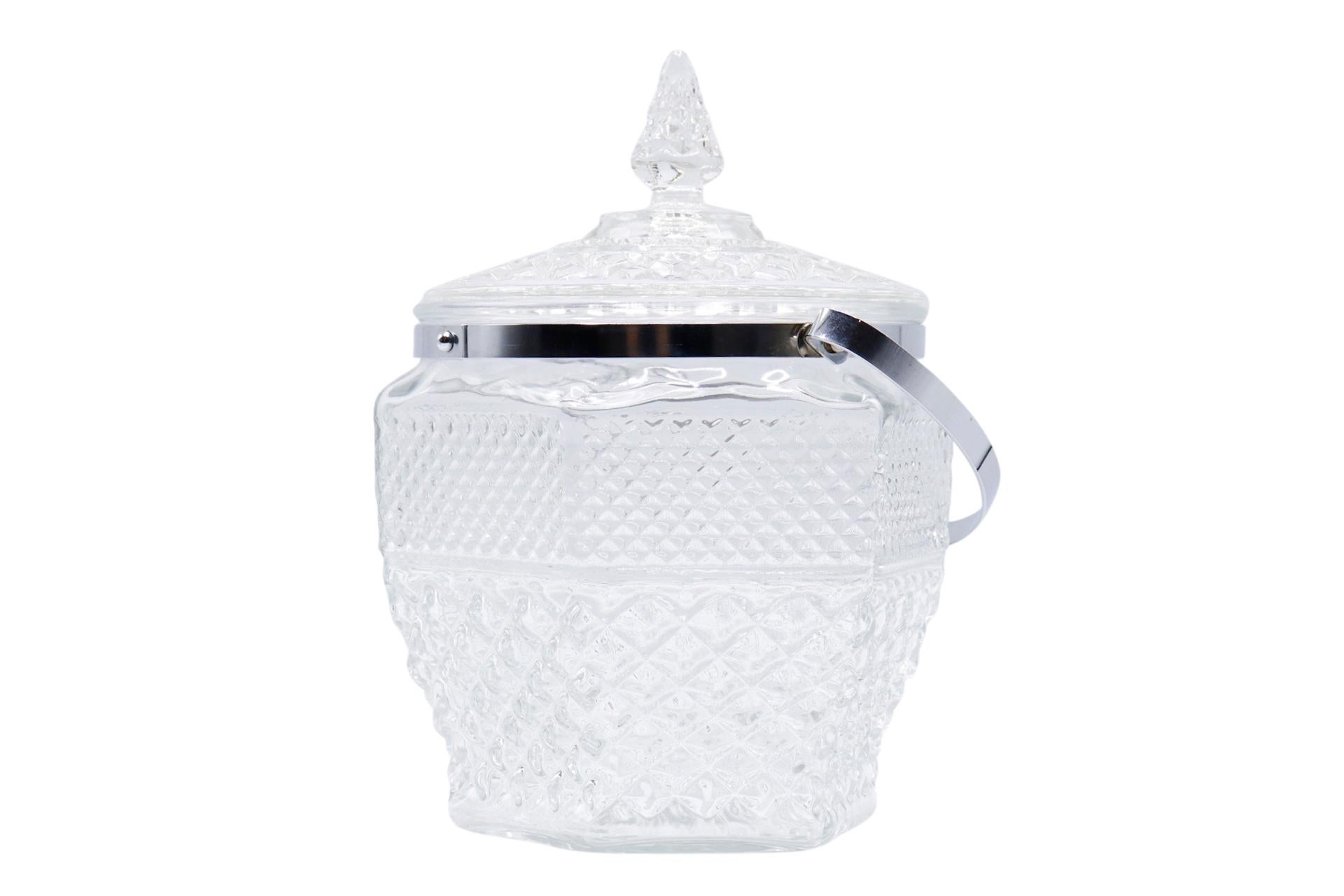 A Wexford crystal champagne cooler or ice bucket made by Anchor Hocking. A silver metal handle is attached to a collar fitted just under the lip. On top, a cut crystal lid lifts off with an acorn knob handle.