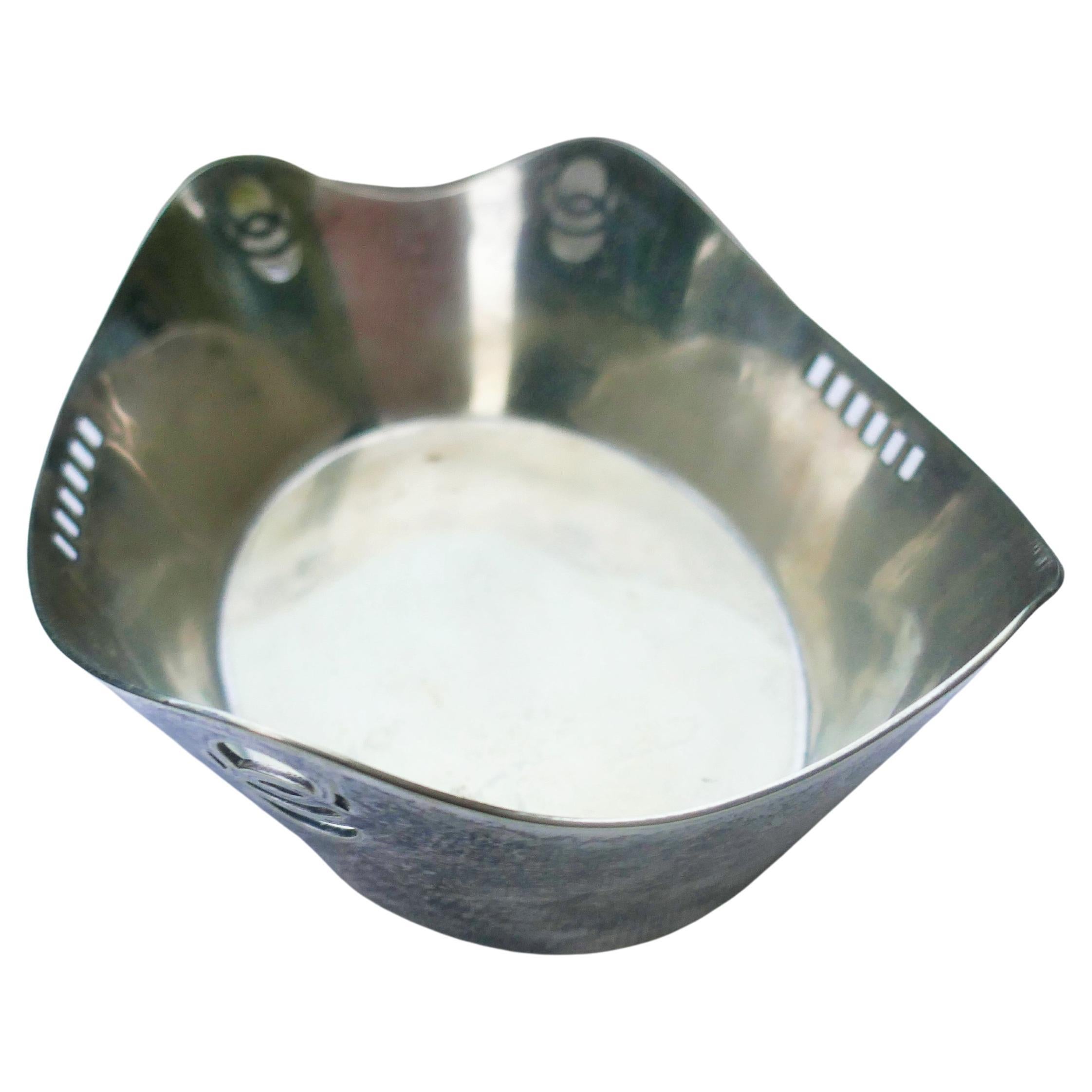 Early 20th Century W&G silver-plated alpaca bowl attributed to Kolo Moser or Adolf Loos For Sale
