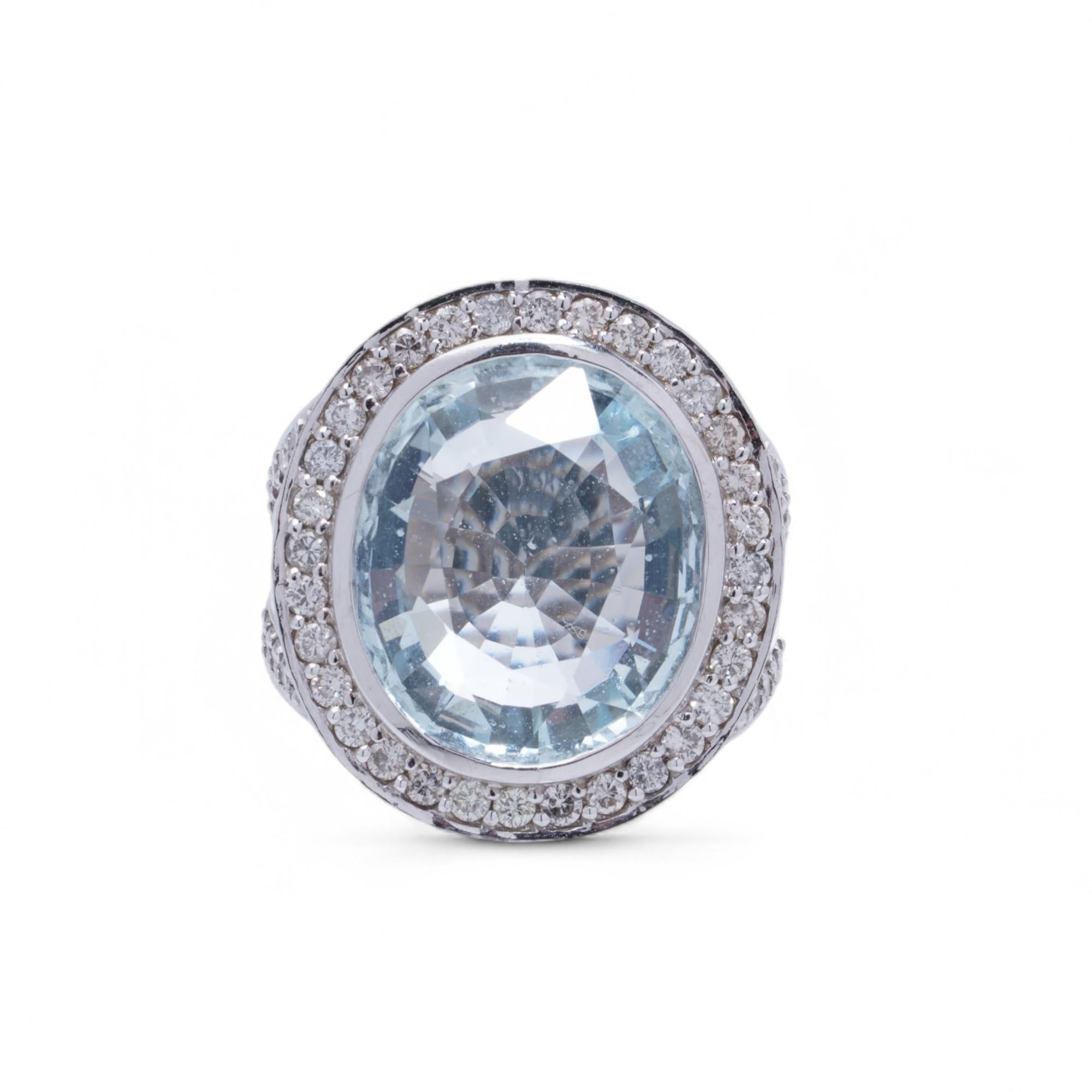 WGI-zertifiziert 10,50 Karat. Aquamarin und 1,20 Karat. Diamant-Cluster-Ring im Zustand „Gut“ im Angebot in Braintree, GB