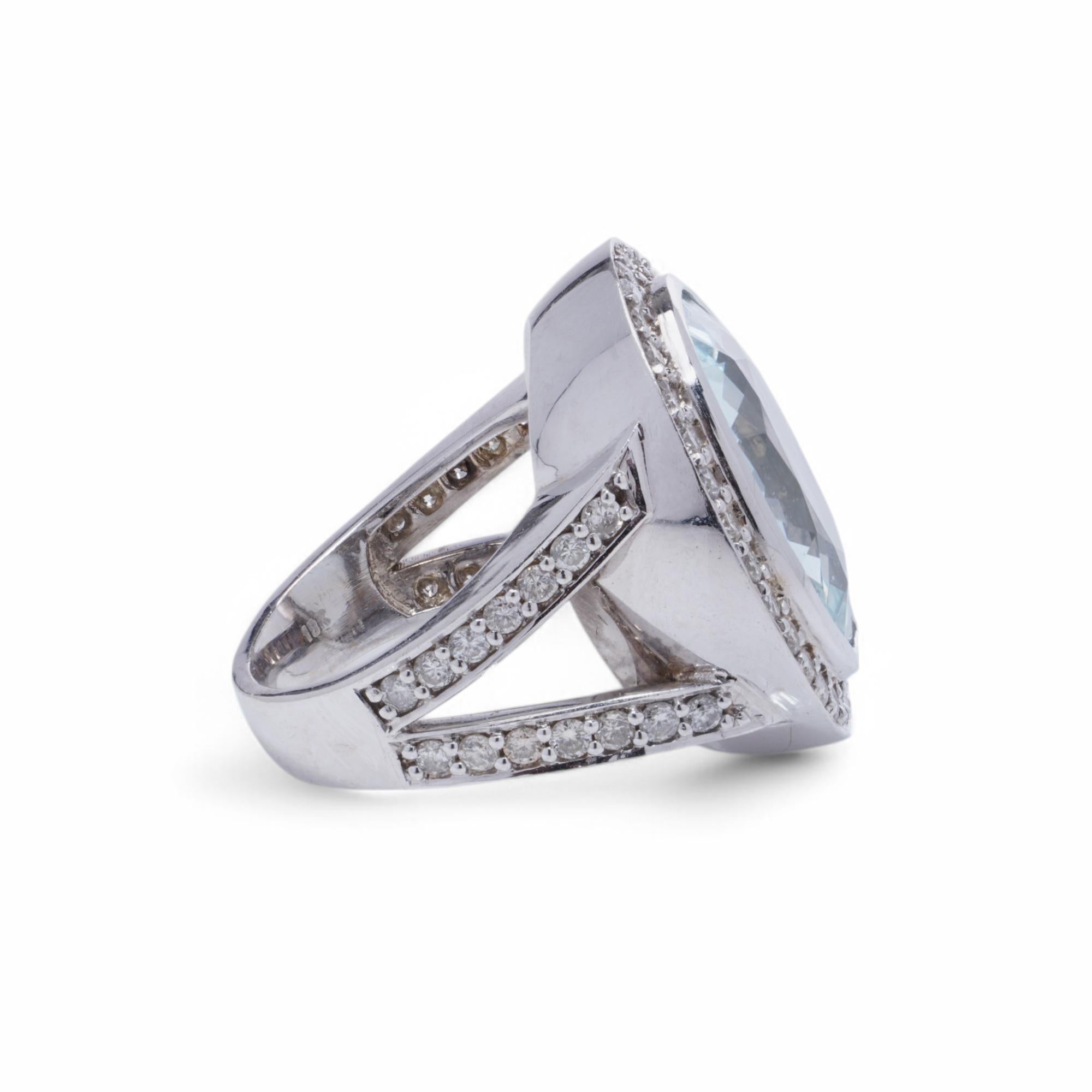 WGI-zertifiziert 10,50 Karat. Aquamarin und 1,20 Karat. Diamant-Cluster-Ring im Angebot 1