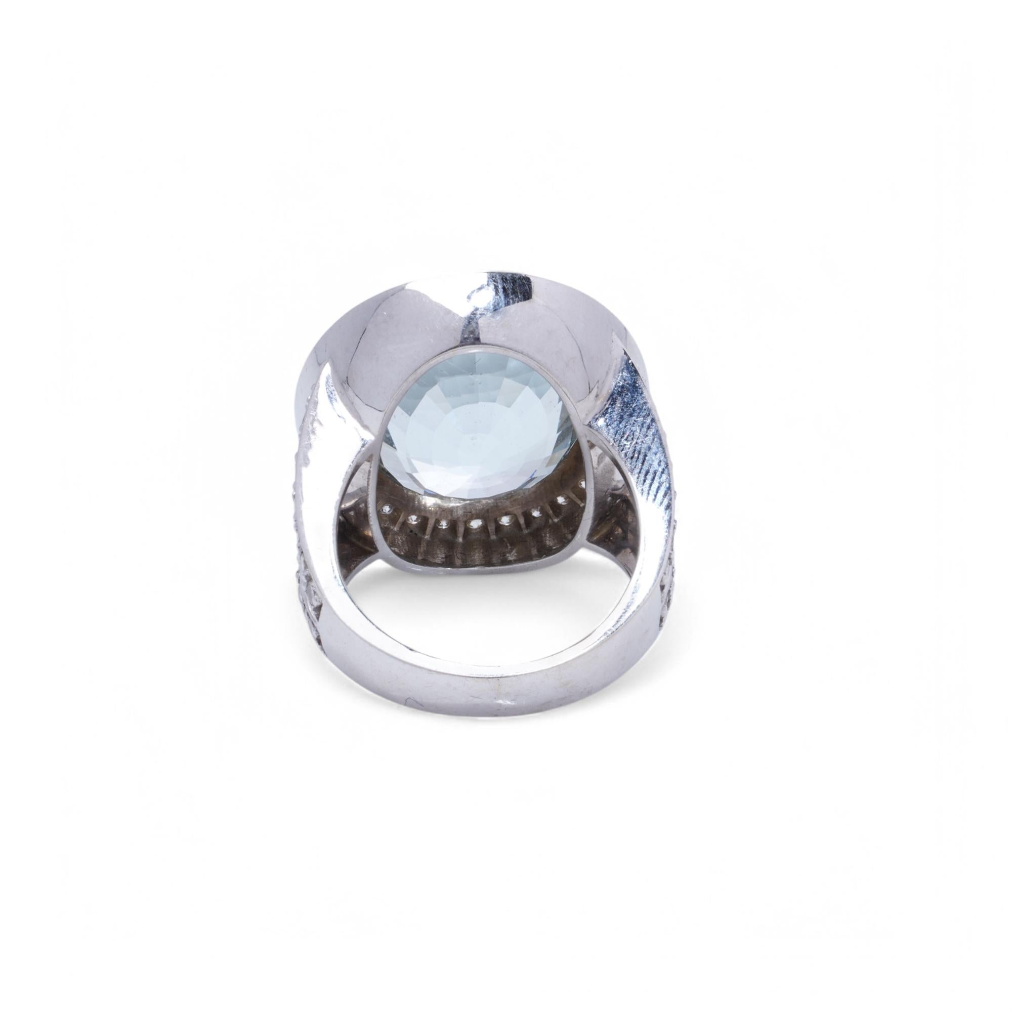 WGI-zertifiziert 10,50 Karat. Aquamarin und 1,20 Karat. Diamant-Cluster-Ring im Angebot 2