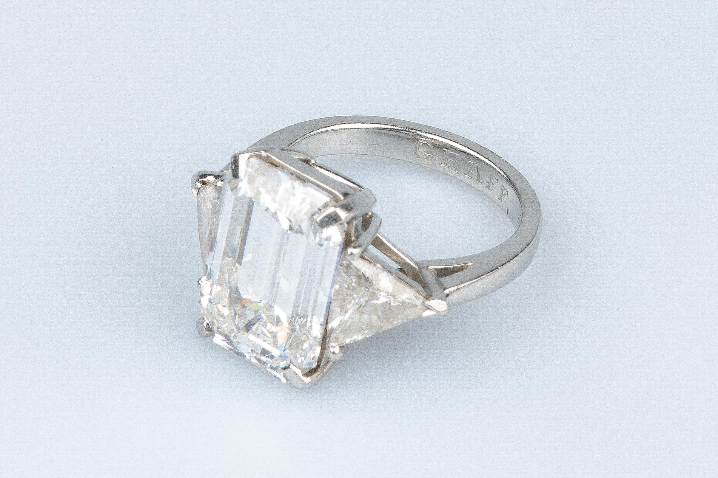 WGI certified 10.70 carat emerald cut diamond - 1.40 carat trillion cut diamonds For Sale 11