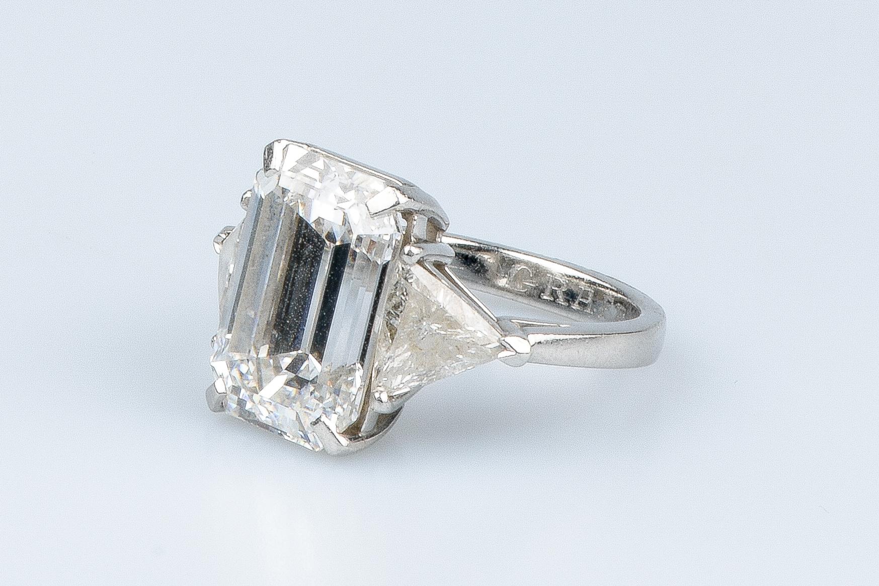 WGI certified 10.70 carat emerald cut diamond - 1.40 carat trillion cut diamonds For Sale 13