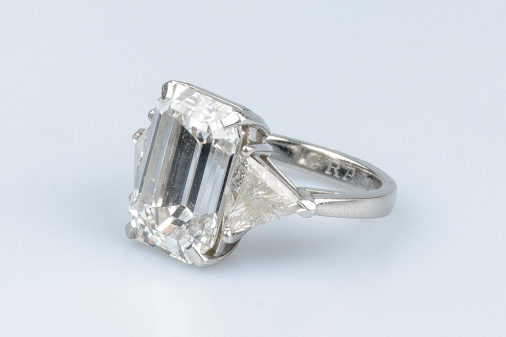 WGI certified 10.70 carat emerald cut diamond - 1.40 carat trillion cut diamonds For Sale 15