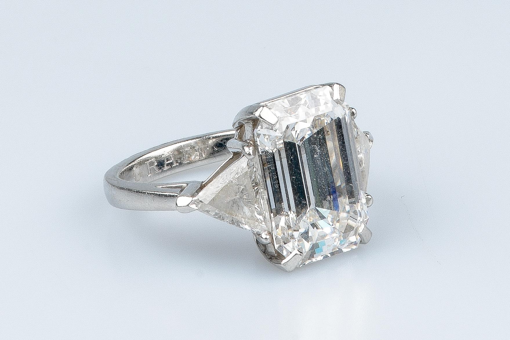 Diamant taille émeraude certifié WGI de 10,70 carats - Diamants taille trillion de 1,40 carat Pour femmes en vente