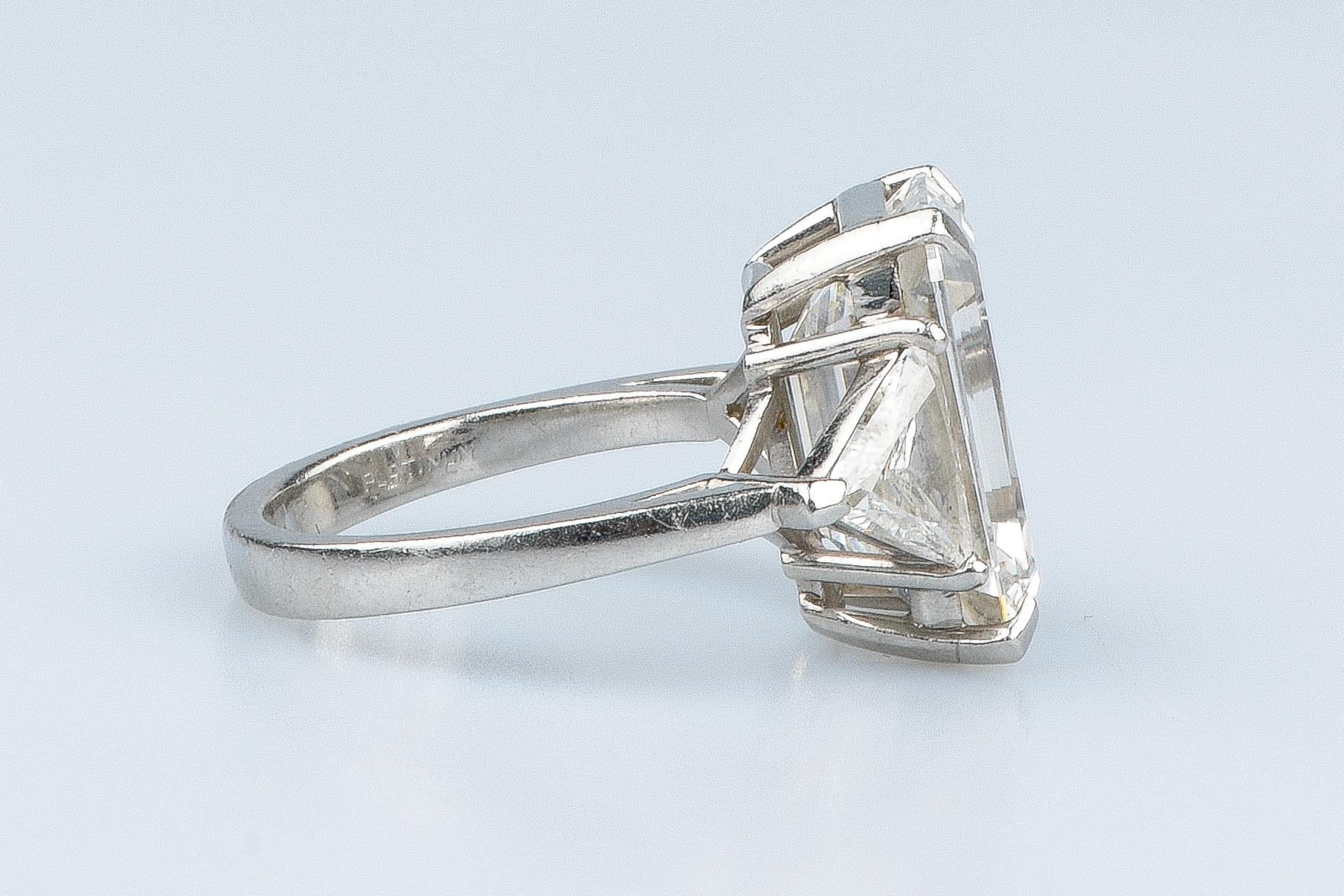 WGI certified 10.70 carat emerald cut diamond - 1.40 carat trillion cut diamonds For Sale 3