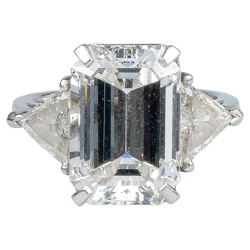 WGI certified 10.70 carat emerald cut diamond - 1.40 carat trillion cut diamonds For Sale
