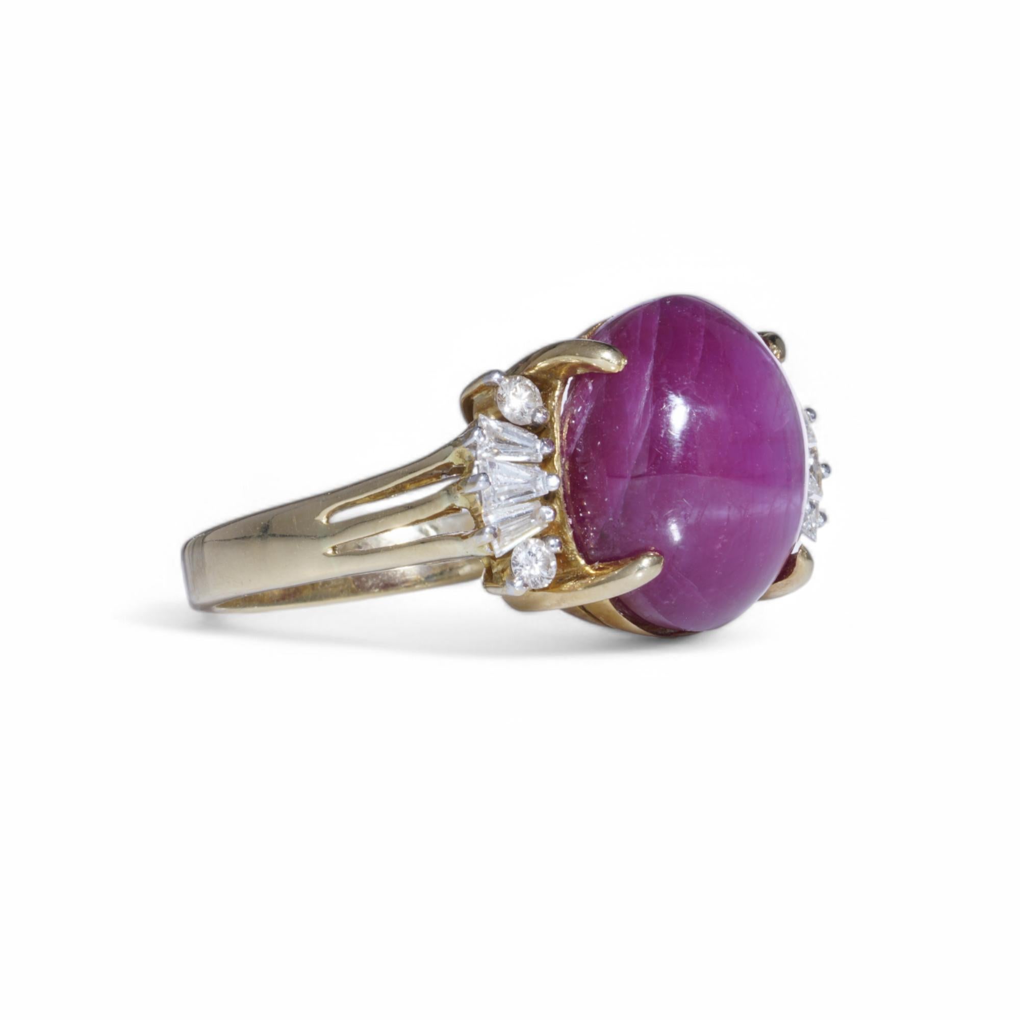 WGI Certified 15.75-carat natural Burma star ruby cabochon ring In Good Condition For Sale In Braintree, GB