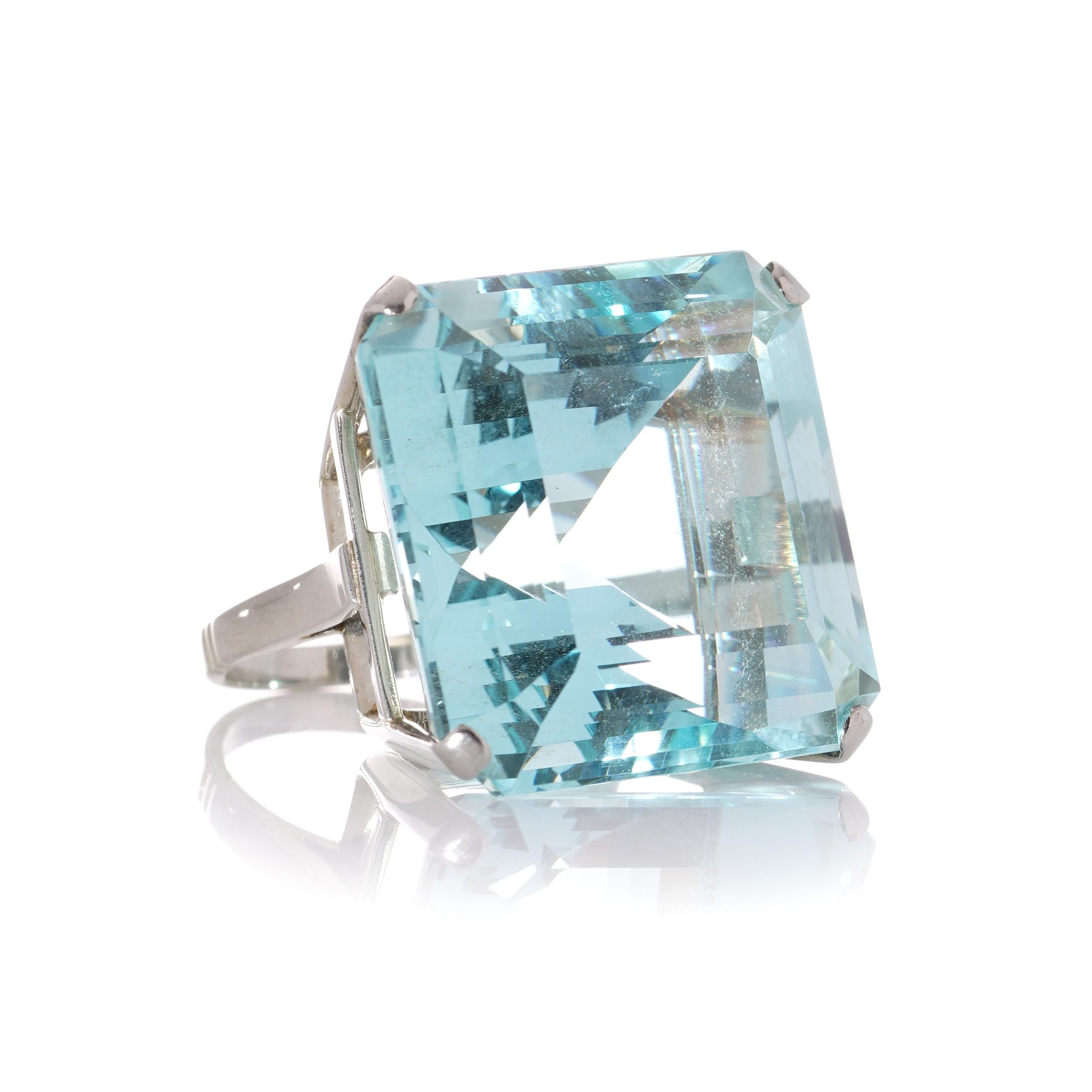 WGI Certified 71.35 carat Octagonal Step-Cut Aquamarine Cocktail ring For Sale 3