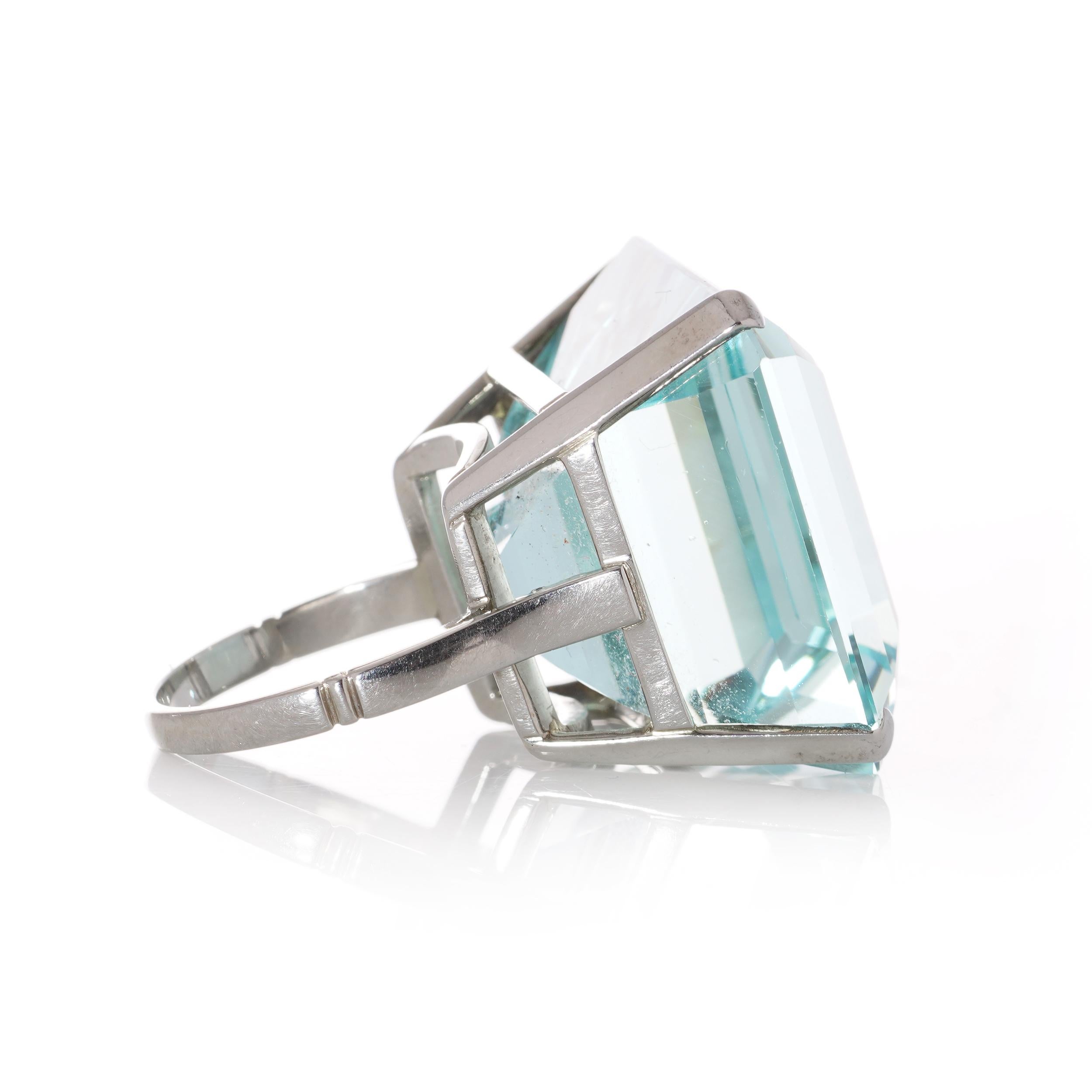 WGI Certified 71.35 carat Octagonal Step-Cut Aquamarine Cocktail ring For Sale 4