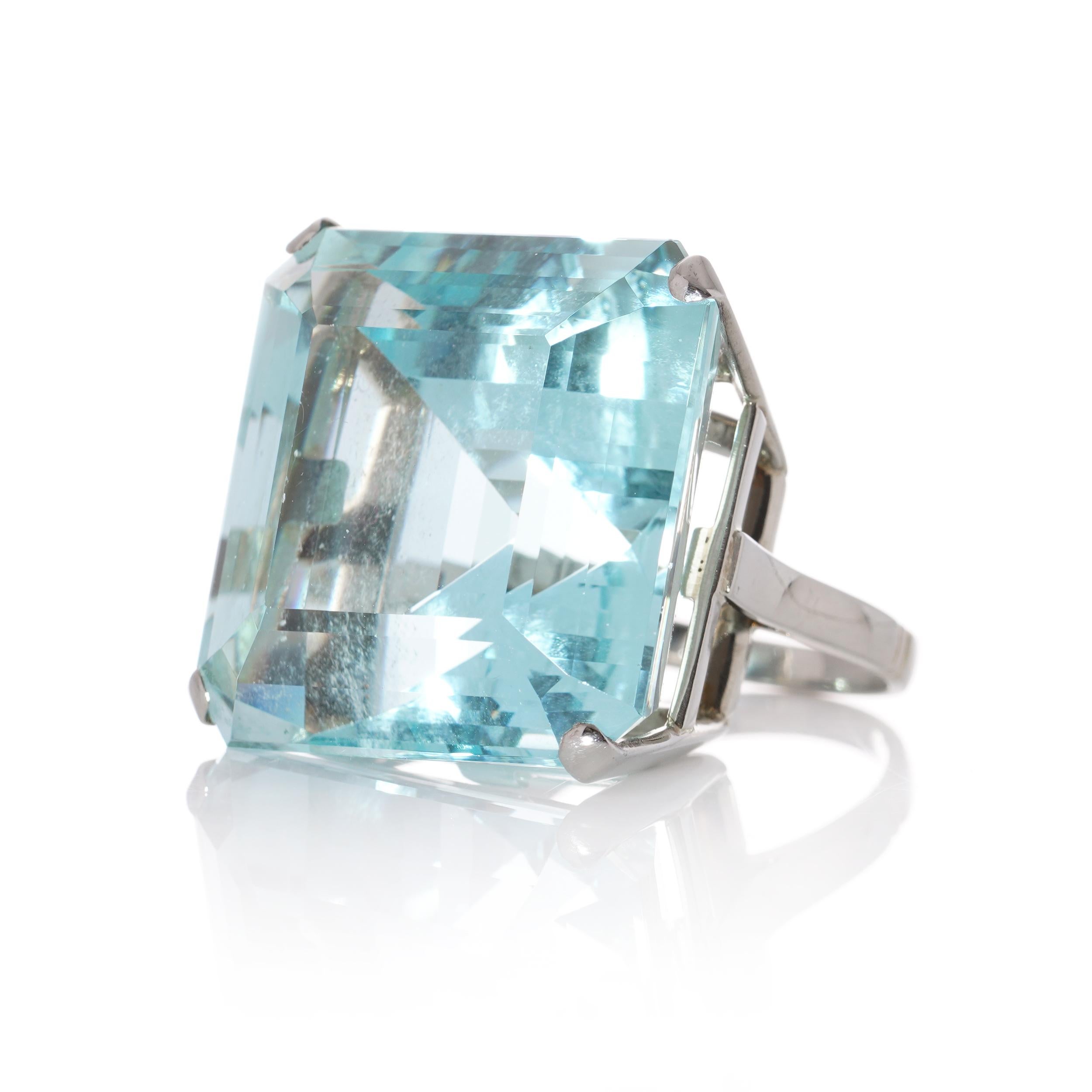 WGI Certified 71.35 carat Octagonal Step-Cut Aquamarine Cocktail ring For Sale 6