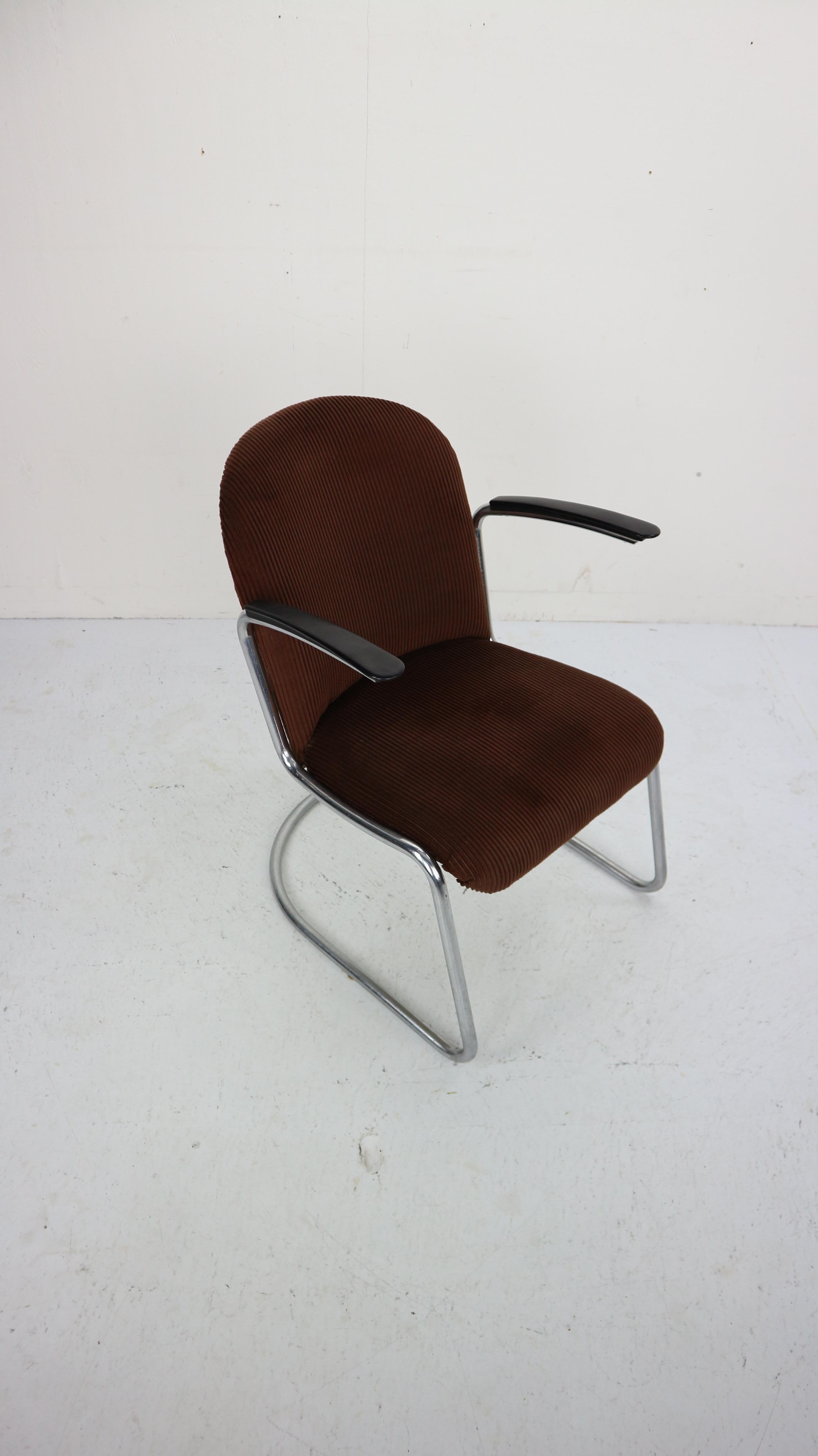 W.H. Gispen by Gispen Culemborg, M-413 Easy Lounge Chair, Dutch Design, 1953 In Good Condition In The Hague, NL
