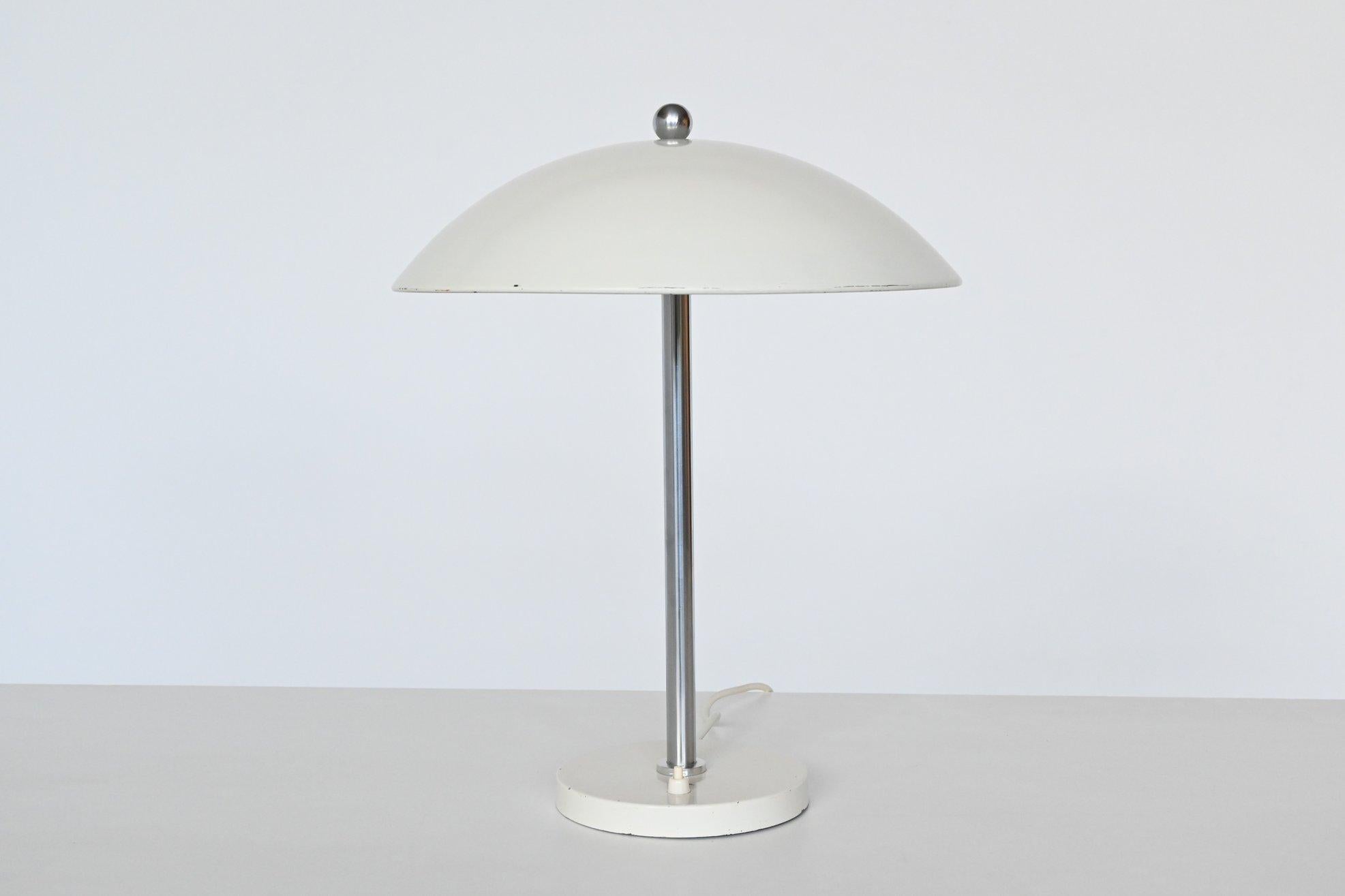 Very nice mushroom shaped white table or desk lamp model 5015 designed by W.H. Gispen and manufactured by Gispen Culemborg, The Netherlands 1950. This lamp has a white lacquered round weighted base with a brushed steel bar and an original white