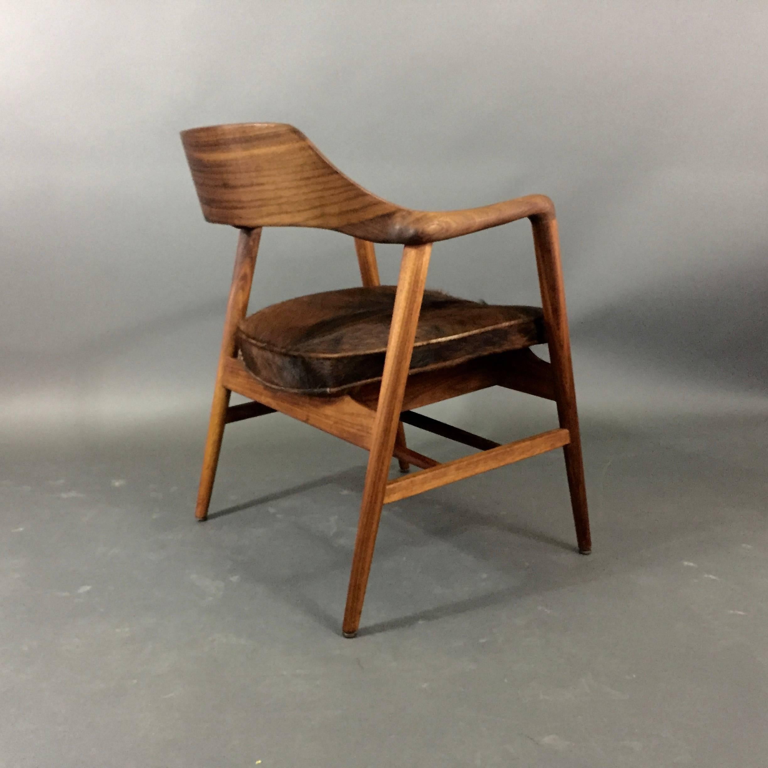 W.H. Gunlocke Sculpted Walnut Armchair, Cowhide, 1960s In Excellent Condition For Sale In Hudson, NY