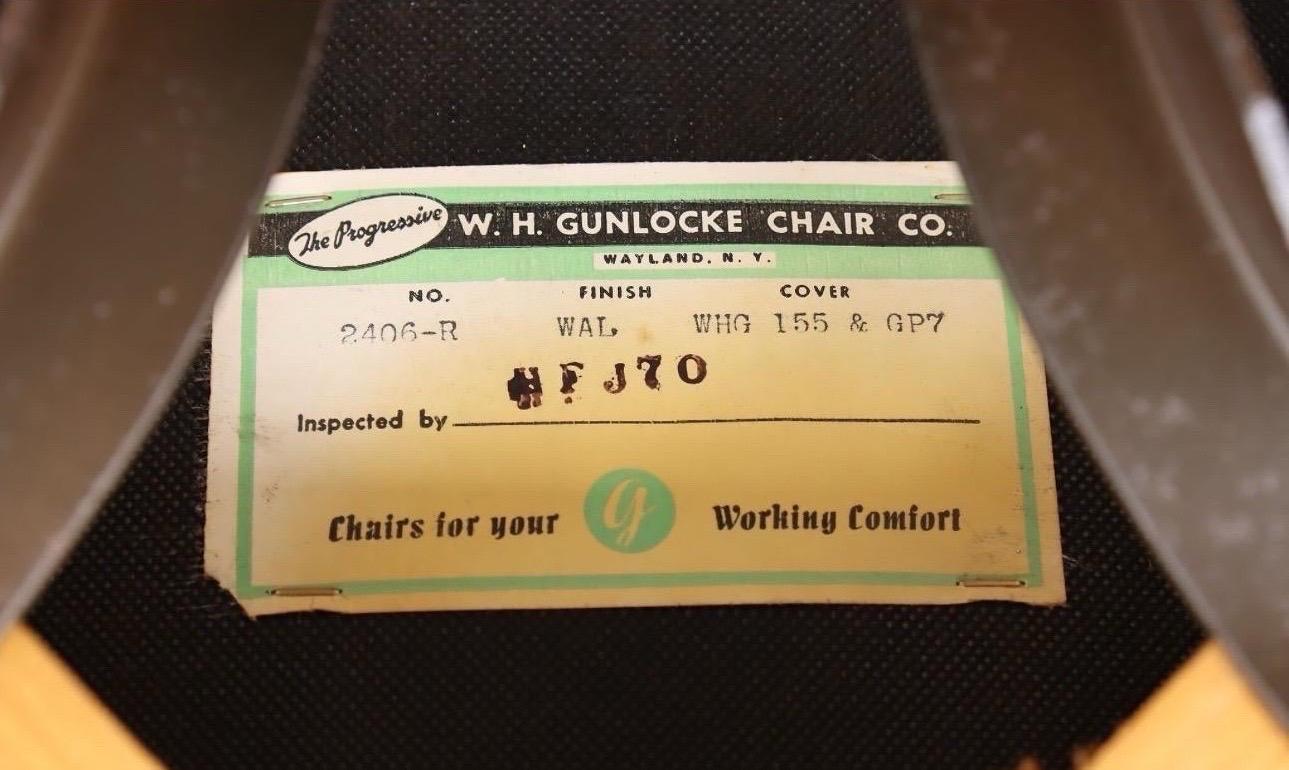 WH Gunlocke Silla de escritorio giratoria de nogal y cuero en venta 8