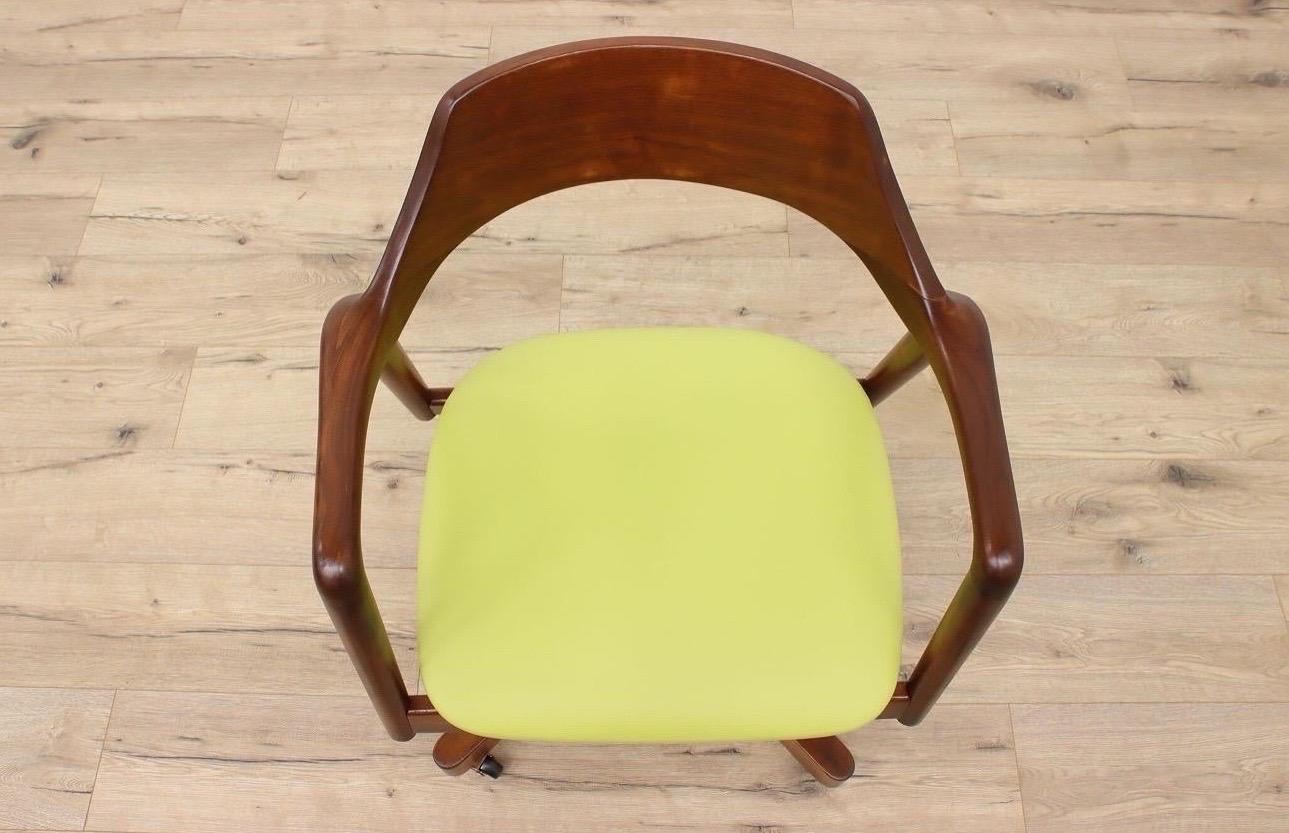 WH Gunlocke Silla de escritorio giratoria de nogal y cuero en venta 1